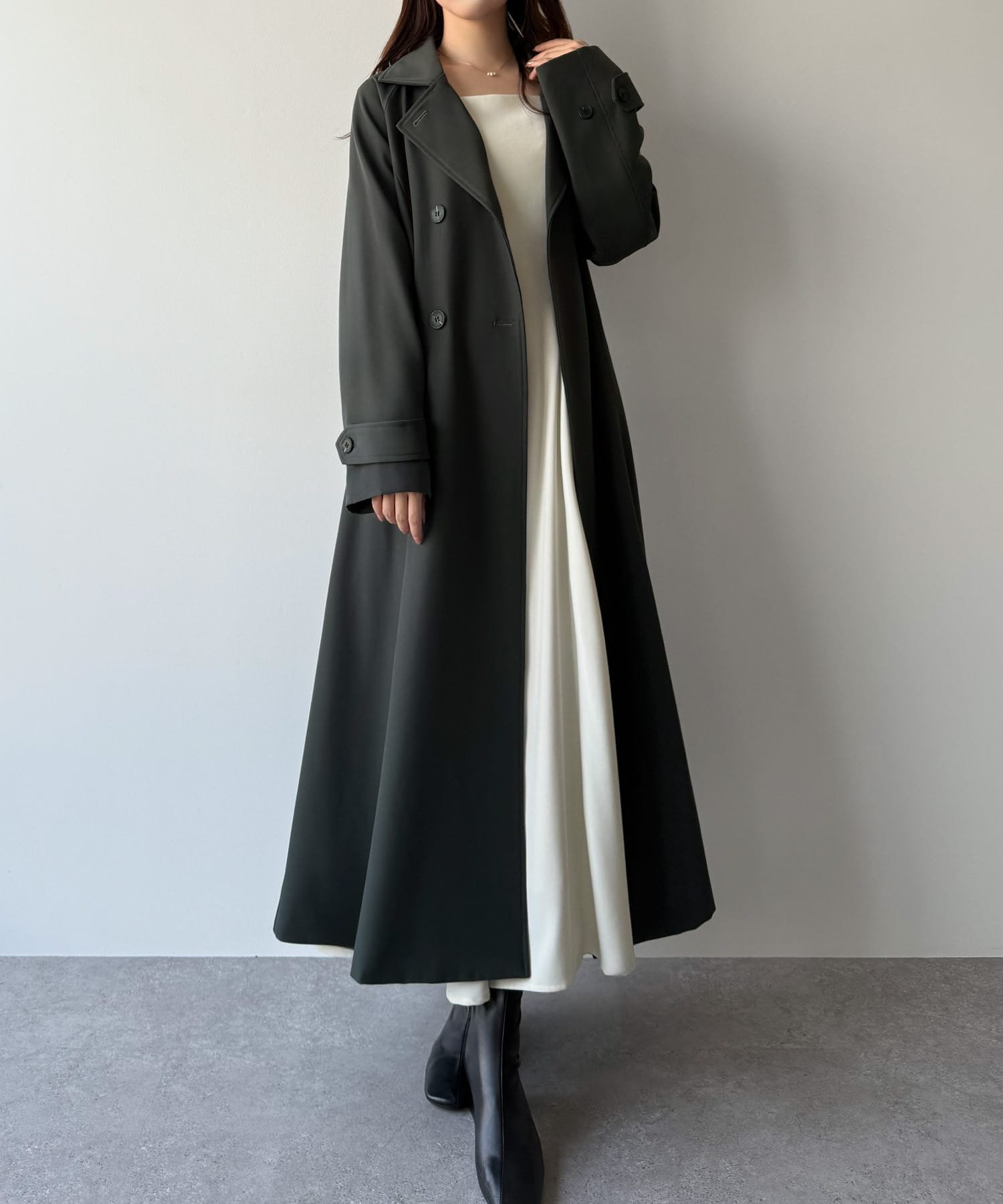【ジュノア/JUNOAH】のmipiarl バックレースアップロングトレンチコート インテリア・キッズ・メンズ・レディースファッション・服の通販 founy(ファニー) 　ファッション　Fashion　レディースファッション　Fashion for Women　アウター　Coat / Outerwear Collection　コート・ロングコート・ピーコート　Long Coats, Peacoats & More　トレンチコート / 春秋の定番アウター　Trench Coats　チャコール|ID: prp329100004681393 ipo3291000000033811675