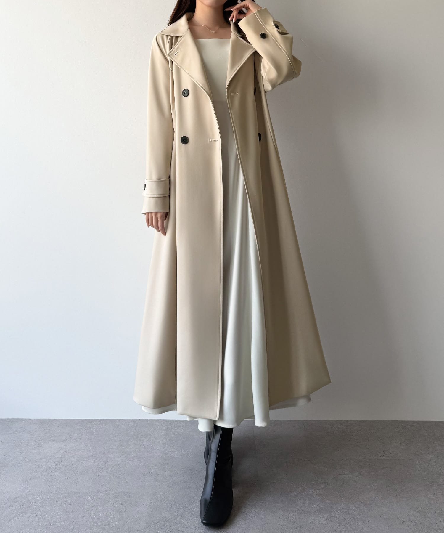 【ジュノア/JUNOAH】のmipiarl バックレースアップロングトレンチコート インテリア・キッズ・メンズ・レディースファッション・服の通販 founy(ファニー) 　ファッション　Fashion　レディースファッション　Fashion for Women　アウター　Coat / Outerwear Collection　コート・ロングコート・ピーコート　Long Coats, Peacoats & More　トレンチコート / 春秋の定番アウター　Trench Coats　ライトベージュ|ID: prp329100004681393 ipo3291000000033811678