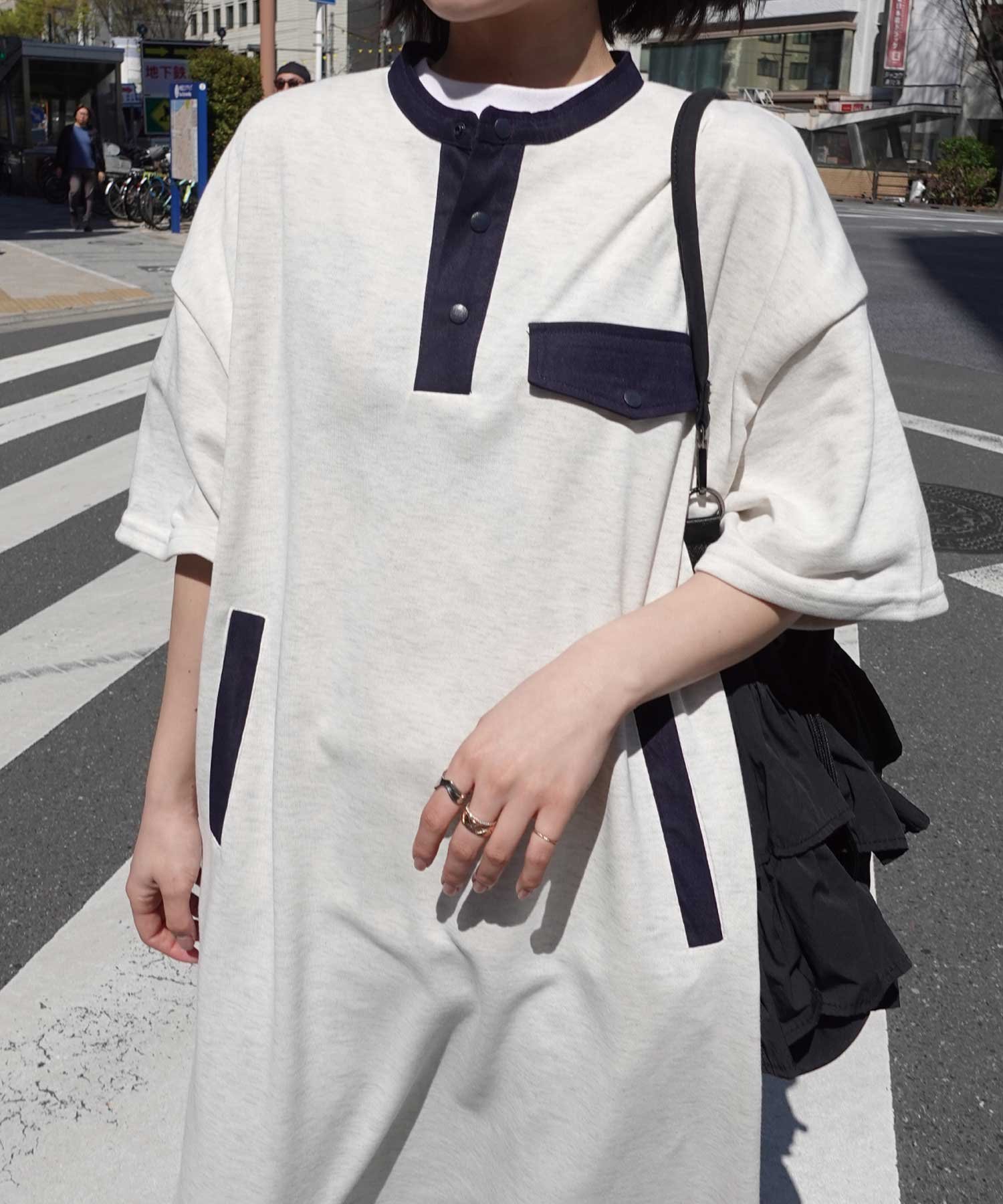 【コーナーズ/CORNERS】のスウェットヘンリーネックワンピース インテリア・キッズ・メンズ・レディースファッション・服の通販 founy(ファニー) 　ファッション　Fashion　レディースファッション　Fashion for Women　ワンピース　Dresses　おすすめ　Recommended / Our Picks　アウトドア　Outdoor Clothing　シンプル　Simple, Minimal　オートミール×ネイビー|ID: prp329100004681716 ipo3291000000033813200