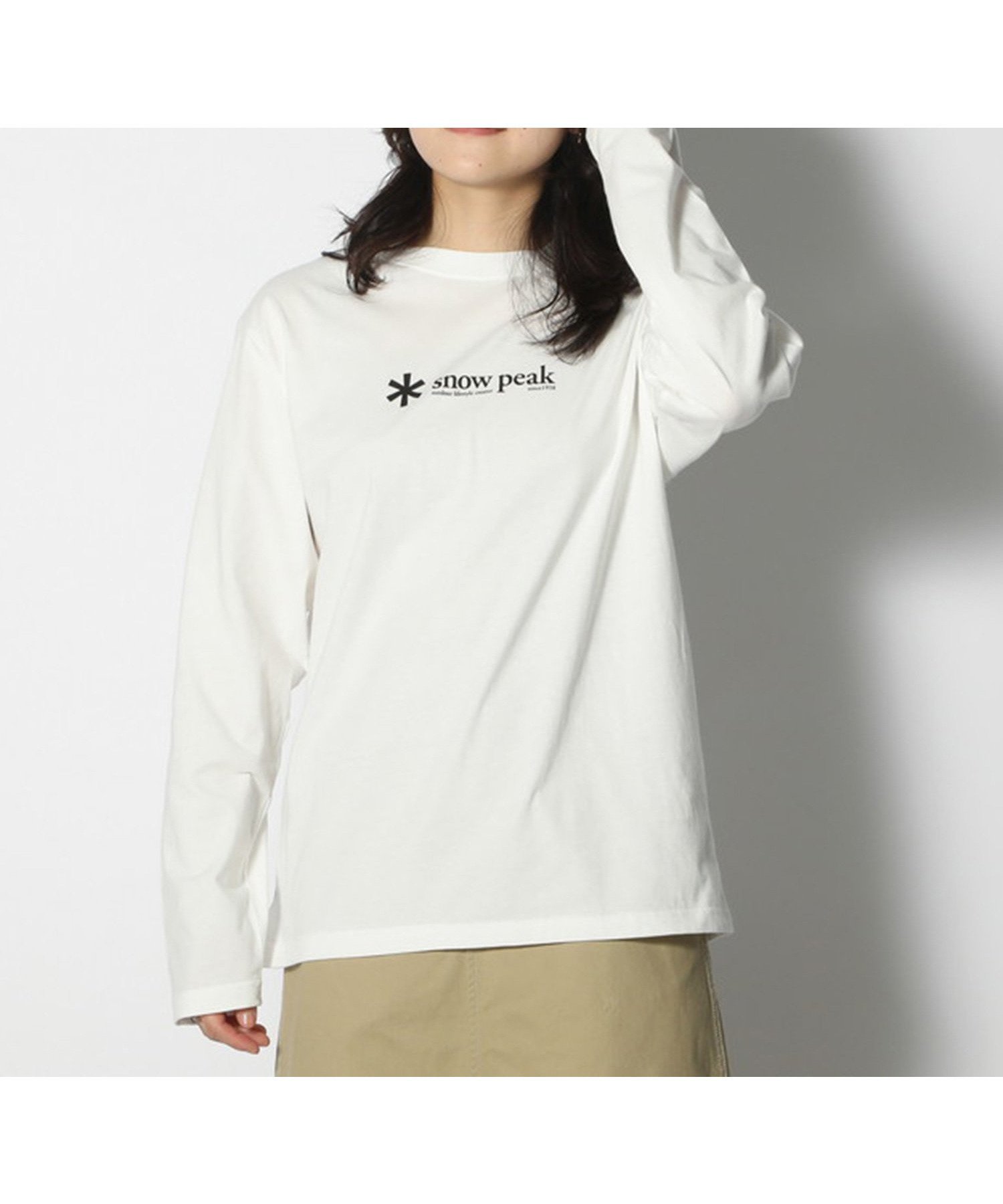 【スノーピーク/SNOW PEAK】のSoft Cotton Logo Long Sleeve T-Shirt インテリア・キッズ・メンズ・レディースファッション・服の通販 founy(ファニー) 　ファッション　Fashion　レディースファッション　Fashion for Women　トップス・カットソー　Cut & Sew Tops　シャツ・ブラウス・オフィスカジュアル　Elegant Blouses & Button-Ups　ロングTシャツ・Tシャツ　Longline T-Shirts & Tees　インナー　Innerwear　春　Spring　カーディガン　Cardigan, Knitwear　シンプル　Simple, Minimal　ジャケット　Jacket, Outerwear　スマート　Smart, Elegant　スリーブ　Sleeve, Long Sleeve / Short Sleeve　パーカー　Hoodie, Parka　フィット　Fit, Slim Fit　ベスト　Vest, Waistcoat　ベーシック　Basic, Essential　ボトム　Bottoms, Lower Wear　羽織　Haori, Light Jacket　ロング　Long, Long-Length　S/S・春夏　SS, Spring/Summer, Warm Season　おすすめ　Recommended / Our Picks　夏　Summer　2025年　2025　2025春夏・S/S　Spring/Summer 2025 SS25　WHITE|ID: prp329100004681801 ipo3291000000033813558