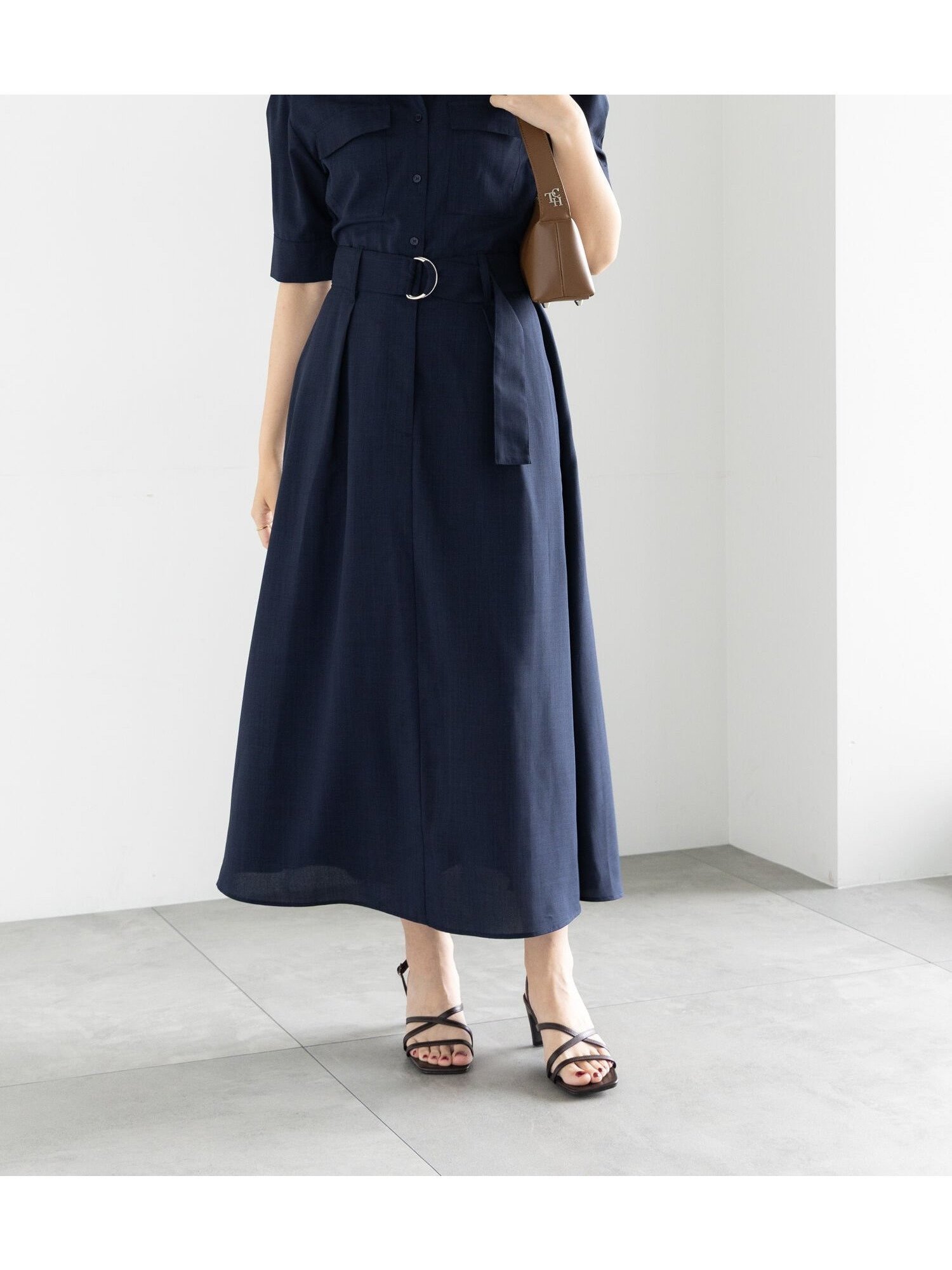 【テチチ/Te chichi】の麻調Wポケットシャツワンピース インテリア・キッズ・メンズ・レディースファッション・服の通販 founy(ファニー) 　ファッション　Fashion　レディースファッション　Fashion for Women　ワンピース　Dresses　シャツワンピース / 1枚で着映えコーデ　Shirt Dresses　おすすめ　Recommended / Our Picks　スタイリッシュ　Stylish, Fashionable　フロント　Front, Front Design　ポケット　Pocket, Pocket Detail　夏　Summer　ネイビー|ID: prp329100004681930 ipo3291000000033814249