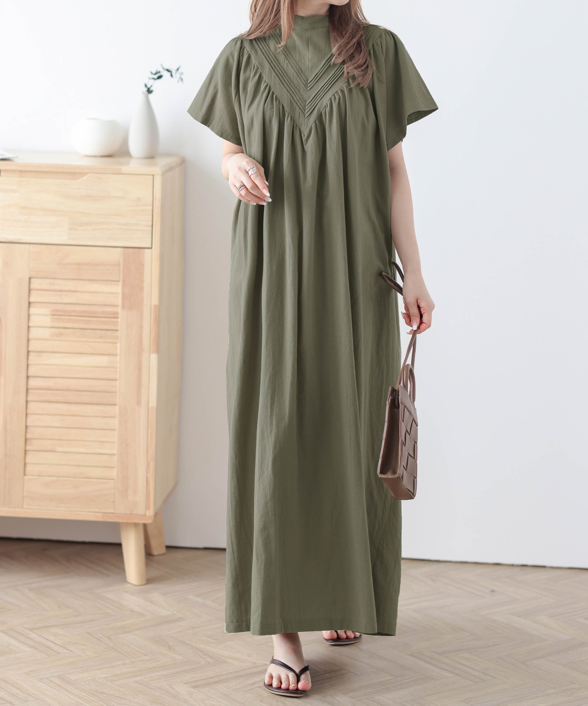 【ラジュール/Lajour】のバックリボン ハイネックワンピース インテリア・キッズ・メンズ・レディースファッション・服の通販 founy(ファニー) 　ファッション　Fashion　レディースファッション　Fashion for Women　ワンピース　Dresses　クラシカル　Classical, Vintage-Inspired　ハイネック　High Neck, Mock Neck　フェミニン　Feminine, Girly　フロント　Front, Front Design　リネン　Linen, Linen Fabric　リボン　Ribbon, Bow　ロング　Long, Long-Length　カーキ|ID: prp329100004682019 ipo3291000000033814691