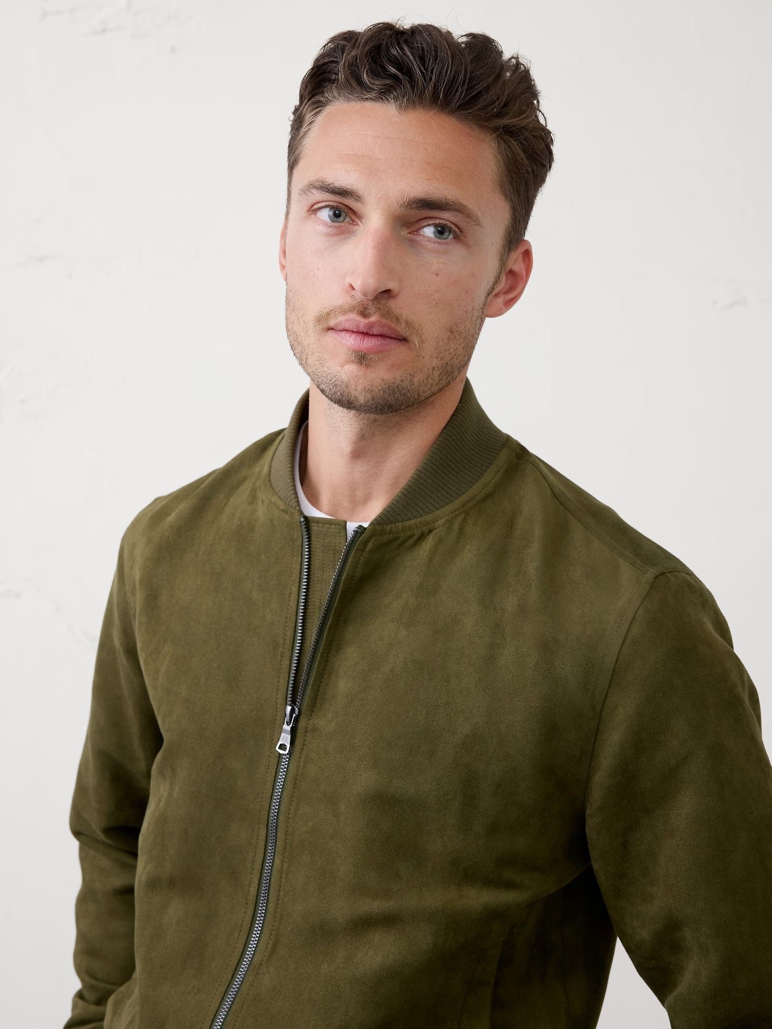 【バナナリパブリック ファクトリーストア/BANANA REPUBLIC FACTORY STORE】のBANANA REPUBLIC FACTORY STORE ヴィーガンスエード ボンバー ジャケット インテリア・キッズ・メンズ・レディースファッション・服の通販 founy(ファニー) 　ファッション　Fashion　レディースファッション　Fashion for Women　アウター　Coat / Outerwear Collection　レディースジャケット・軽アウター　Jackets　ジャケット　Jacket, Outerwear　ポケット　Pocket, Pocket Detail　DARK_OLIVE|ID: prp329100004682356 ipo3291000000034499389