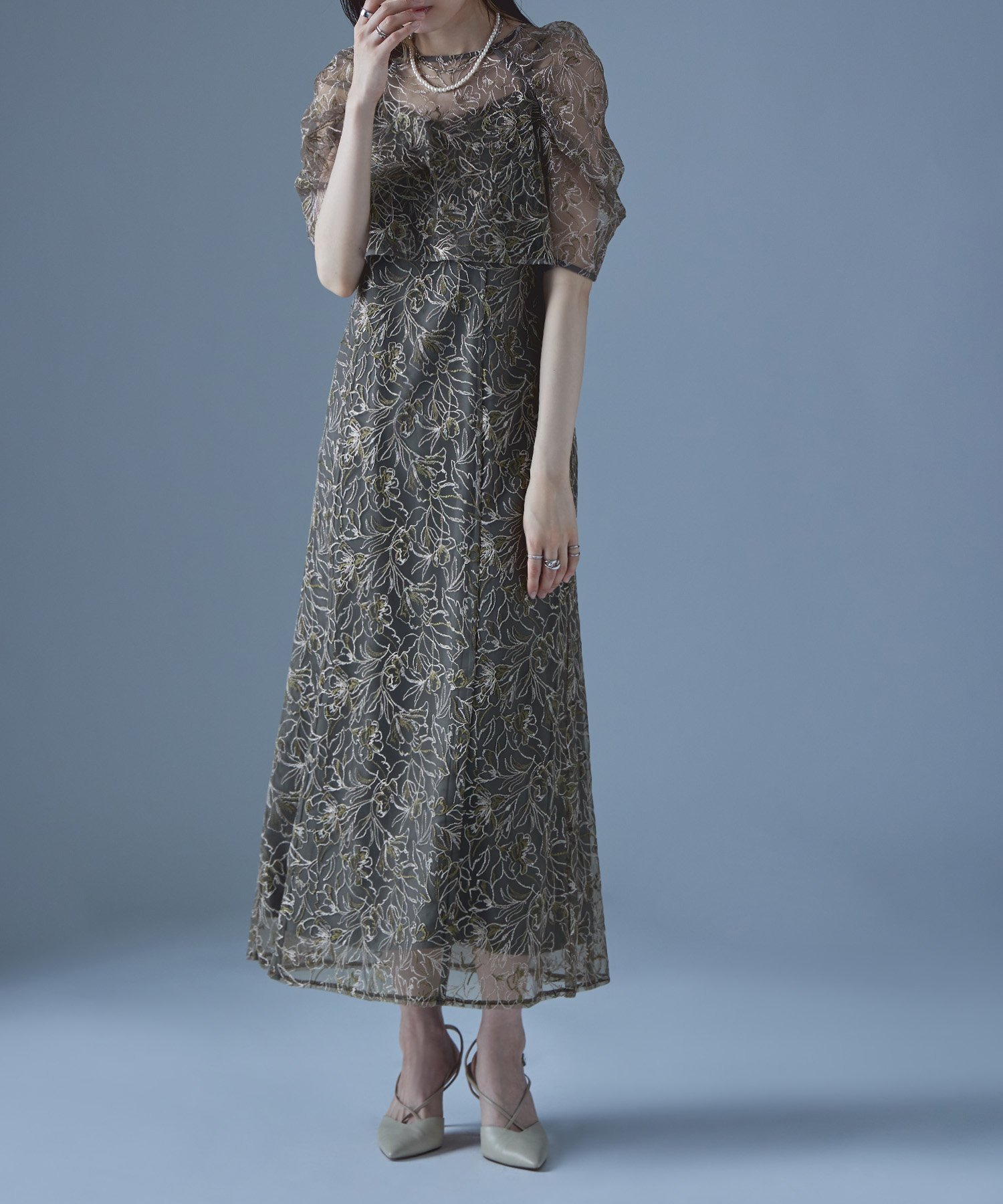 【ビーフラット/bflat】の刺繍レースレイヤードドレス インテリア・キッズ・メンズ・レディースファッション・服の通販 founy(ファニー) 　ファッション　Fashion　レディースファッション　Fashion for Women　ワンピース　Dresses　フォーマル・パーティードレス・結婚式用ドレス　Elegant & Casual Dresses　エレガント 上品　Elegant　キャミワンピース　Cami Dress, Slip Dress　ギャザー　Gathered, Ruffled　クラシカル　Classical, Vintage-Inspired　トレンド　Trend, Trending Now　ボレロ　Bolero, Short Cardigan　ポケット　Pocket, Pocket Detail　リュクス　Luxury, Elegant, High-End, Chic　レース　Lace, Lace Fabric　おすすめ　Recommended / Our Picks　チャコール|ID: prp329100004682559 ipo3291000000033817148