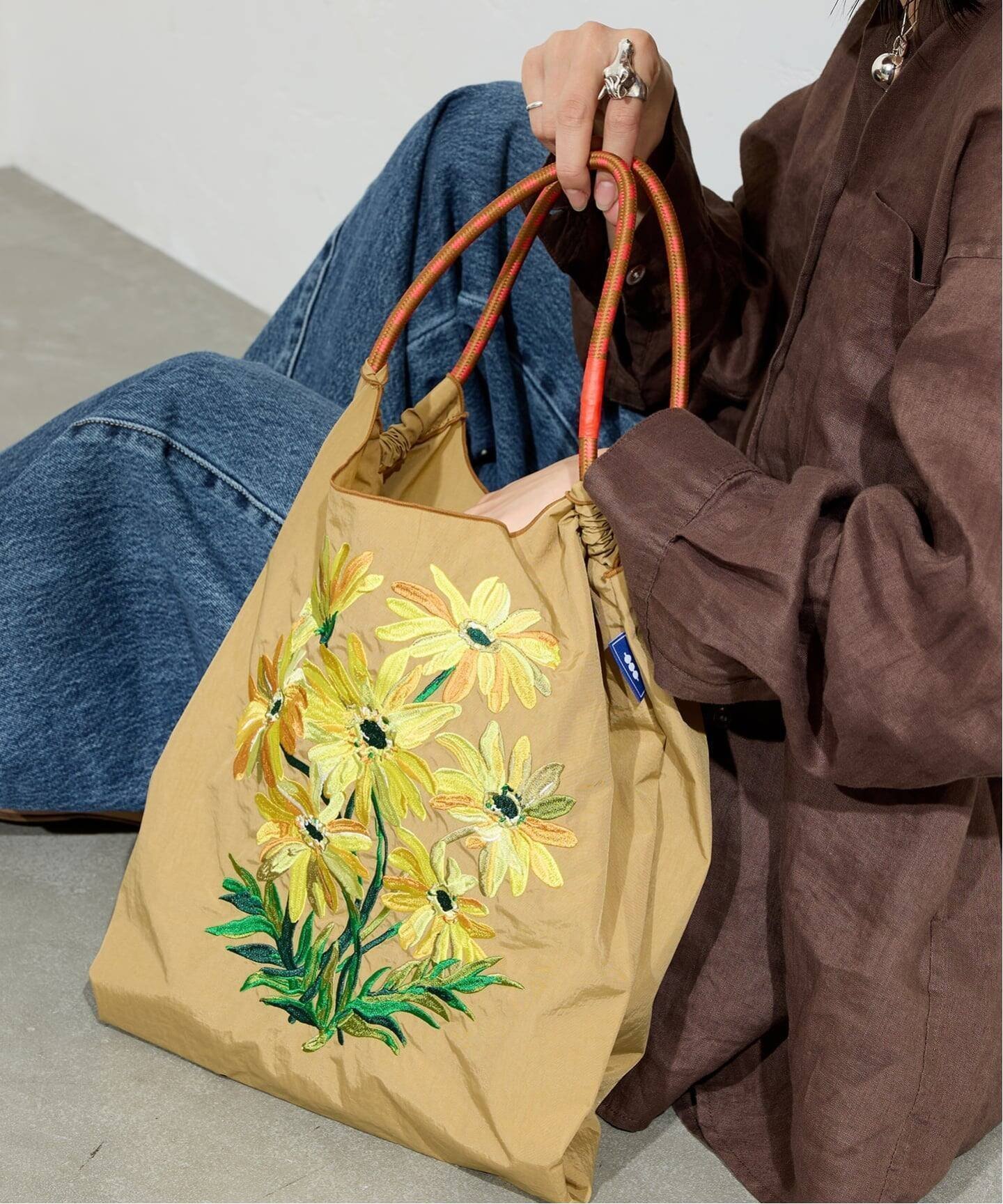 【ジャーナルスタンダード/JOURNAL STANDARD】の《WEB+一部店舗限定カラー》別注【BALL CHAIN *TOLIGHT】BAGMサイズ インテリア・キッズ・メンズ・レディースファッション・服の通販 founy(ファニー) 　ファッション　Fashion　レディースファッション　Fashion for Women　2025年　2025　2025-2026秋冬・A/W　Autumn/Winter 2025–26 AW25–26　別注　Limited Edition, Custom Order　ベージュ|ID: prp329100004682614 ipo3291000000033881898