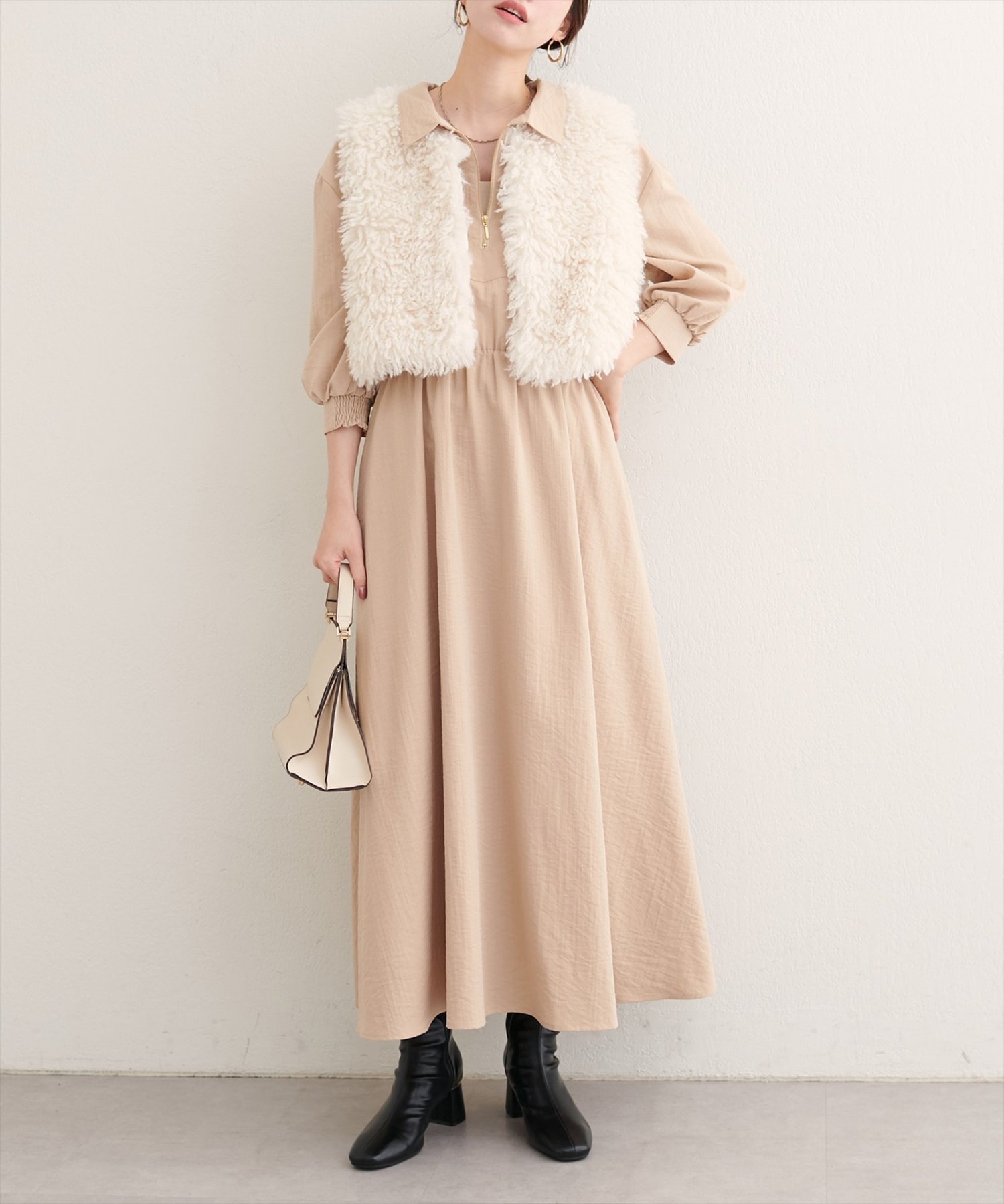 【ナチュラルクチュール/natural couture】の【WEB限定】フロントZIP衿付きワンピース インテリア・キッズ・メンズ・レディースファッション・服の通販 founy(ファニー) 　ファッション　Fashion　レディースファッション　Fashion for Women　ワンピース　Dresses　カーディガン　Cardigan, Knitwear　サンダル　Sandals, Summer Shoes　シェイプ　Shape, Slim Fit　シューズ　Shoes, Footwear　ジップ　Zip, Zipper　ジャケット　Jacket, Outerwear　ストラップサンダル　Strappy Sandals, Strap Sandals　スニーカー　Sneakers, Trainers　フラット　Flat, Flat Shoes　フロント　Front, Front Design　ポケット　Pocket, Pocket Detail　リラックス　Relax, Relaxed Fit　再入荷　Restock / Back in Stock　おすすめ　Recommended / Our Picks　エレガント 上品　Elegant　2025年　2025　2025-2026秋冬・A/W　Autumn/Winter 2025–26 AW25–26　ベージュ|ID: prp329100004682643 ipo3291000000033955619