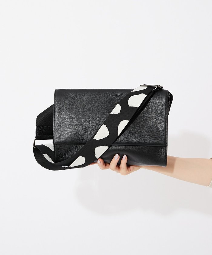 【イア パピヨネ/ear PAPILLONNER】のワイドテープショルダーバッグ インテリア・キッズ・メンズ・レディースファッション・服の通販 founy(ファニー) https://founy.com/ ファッション Fashion レディースファッション Fashion for Women バッグ Bags 軽量 Lightweight, Ultra Light ショルダー Shoulder, Shoulder Strap 財布 Wallet, Purse 定番 Standard, Basic Item フィット Fit, Slim Fit フォルム Silhouette, Form フラップ Flap, Flap Pocket ポケット Pocket, Pocket Detail マグネット Magnet, Magnetic Closure おすすめ Recommended / Our Picks 旅行 Travel エレガント 上品 Elegant |ID: prp329100004682659 ipo3291000000034520917