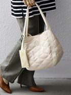 【シップス フォー ウィメン/SHIPS】の《一部 》【SHIPS any別注】Folna 2WAY キルティング バッグ ナチュラル|ID: prp329100004682687 ipo3291000000034821357