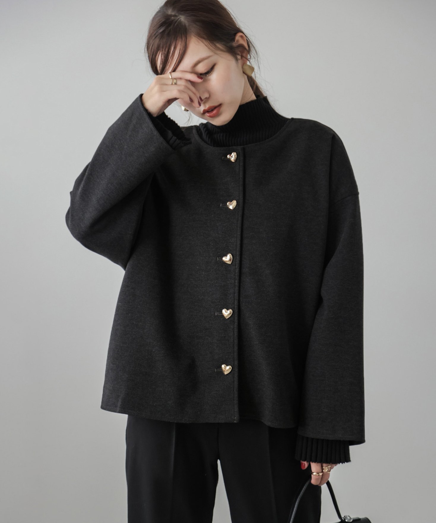 【ラジュール/Lajour】のハートボタンショートコート インテリア・キッズ・メンズ・レディースファッション・服の通販 founy(ファニー) 　ファッション　Fashion　レディースファッション　Fashion for Women　アウター　Coat / Outerwear Collection　コート・ロングコート・ピーコート　Long Coats, Peacoats & More　ショルダー　Shoulder, Shoulder Strap　ドロップ　Drop Shoulder, Dropped Style　チャコール|ID: prp329100004682692 ipo3291000000034011887