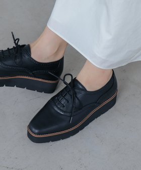 【イーボル/EVOL】の軽量メダリオンレースアップシューズ 人気、トレンドファッション・服の通販 founy(ファニー) ファッション Fashion レディースファッション Fashion for Women 2024年 2024 2024-2025秋冬・A/W Autumn/Winter 2024–25 AW24–25 エナメル Patent Leather シルバー Silver, Metallic Silver ベーシック Basic, Essential エレガント 上品 Elegant 厚底 Platform Shoes 軽量 Lightweight, Ultra Light |ID:prp329100004682769