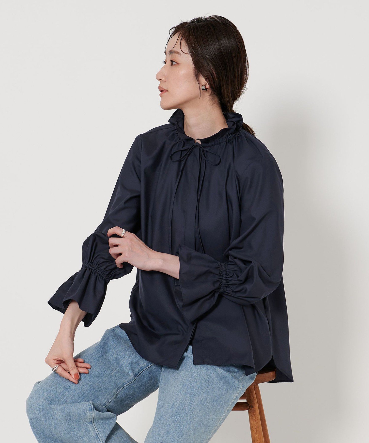 【ユナイテッドアローズ/UNITED ARROWS】のフリルカラー フレアスリーブ ブラウス インテリア・キッズ・メンズ・レディースファッション・服の通販 founy(ファニー) 　ファッション　Fashion　レディースファッション　Fashion for Women　トップス・カットソー　Cut & Sew Tops　シャツ・ブラウス・オフィスカジュアル　Elegant Blouses & Button-Ups　スリーブ　Sleeve, Long Sleeve / Short Sleeve　ドット　Polka Dot, Dot Pattern　ドレープ　Drape, Draping Fabric　ドローストリング　Drawstring, Pull Cord　フェミニン　Feminine, Girly　フリル　Frill, Ruffle　フレア　Flare, Flared　ラウンド　Round, Round Neck　リボン　Ribbon, Bow　NAVY|ID: prp329100004682801 ipo3291000000033852167