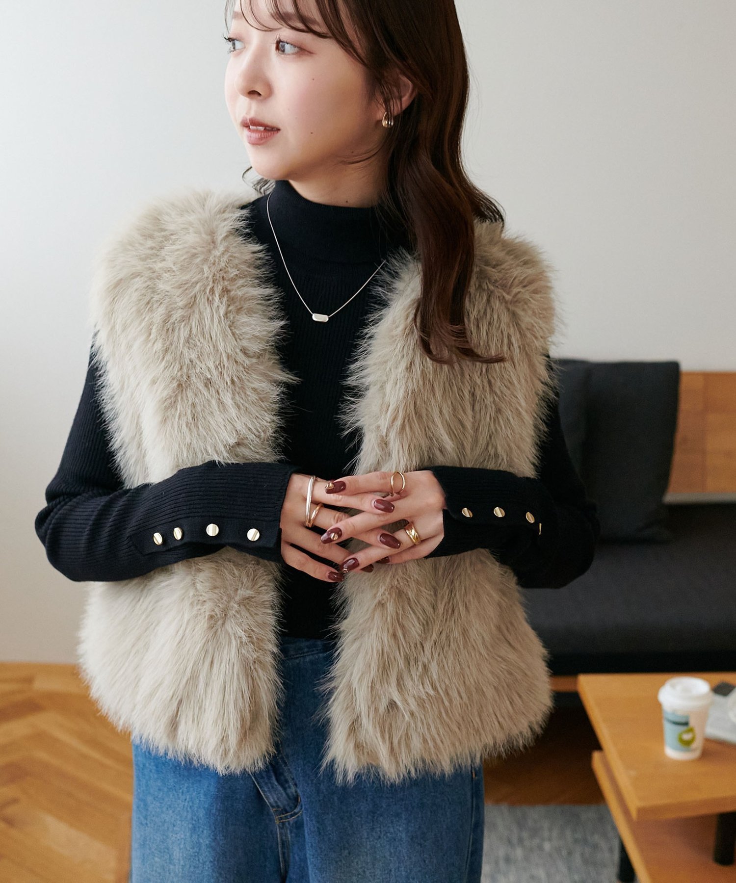 【ディスコート/Discoat】の【ご好評につき新色追加】ショートファーベスト インテリア・キッズ・メンズ・レディースファッション・服の通販 founy(ファニー) ファッション Fashion レディースファッション Fashion for Women アウター Coat / Outerwear Collection トップス・カットソー Cut & Sew Tops ベスト&ジレ / 重ね着スタイル Vests & Gilets おすすめ Recommended / Our Picks キャミソール Camisole, Spaghetti Strap Top キャミワンピース Cami Dress, Slip Dress ショート Short, Short Length タートル Turtleneck, Turtle Collar バランス Balance, Style Balance ベロア Velour, Soft Velvet エレガント 上品 Elegant 冬 Winter / This Winter 夏 Summer ベージュ|ID: prp329100004682875 ipo3291000000034831802