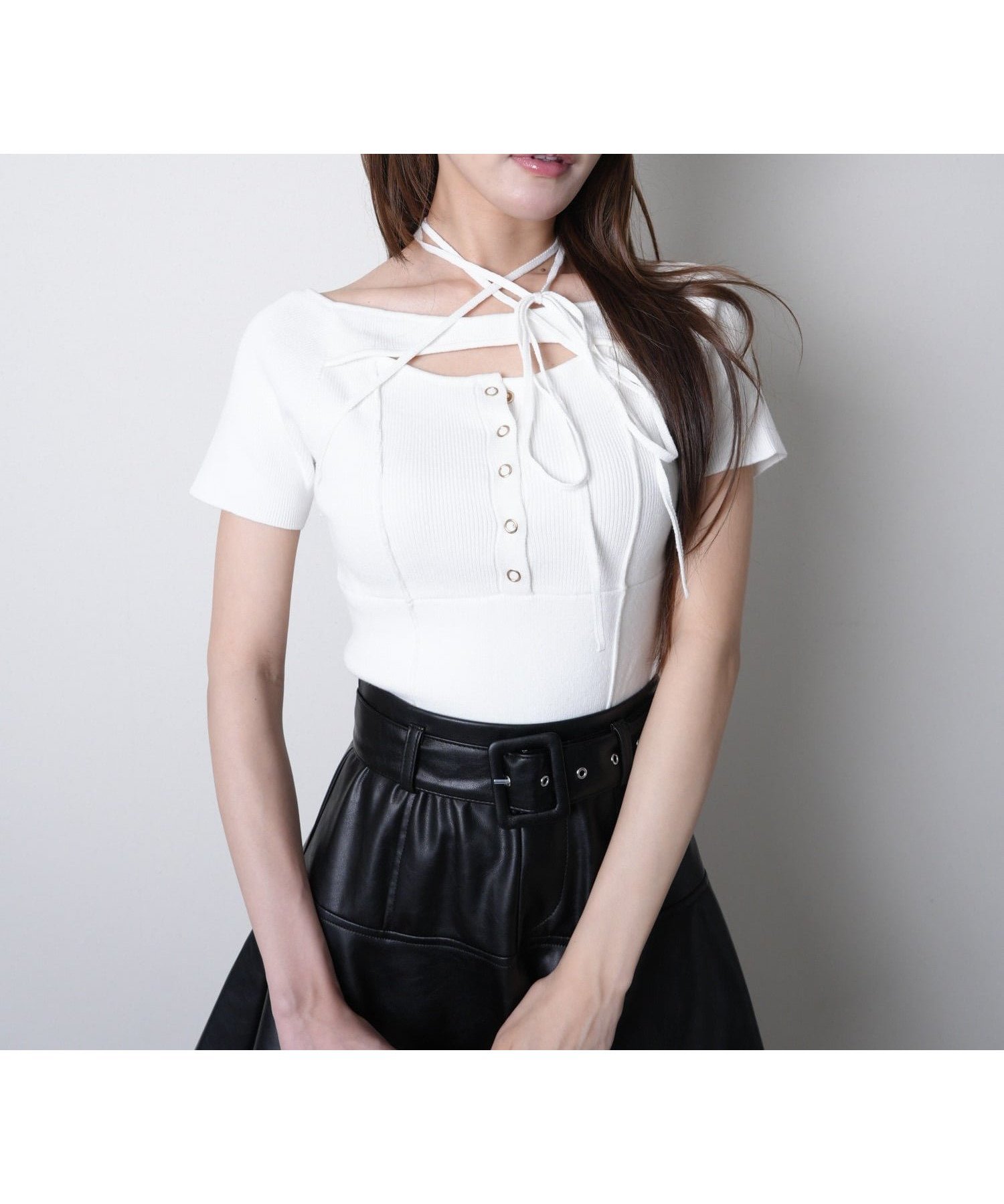 【リップサービス/LIP SERVICE】のLIP SERVICE/デコルテオープンチョーカーニット インテリア・キッズ・メンズ・レディースファッション・服の通販 founy(ファニー) 　ファッション　Fashion　レディースファッション　Fashion for Women　トップス・カットソー　Cut & Sew Tops　ニット　Knit Tops & Sweaters　アクリル　Acrylic Material　インナー　Innerwear　秋　Autumn　カッティング　Cutting Detail　デニム　Denim, Jeans Material　フォルム　Silhouette, Form　フロント　Front, Front Design　ベーシック　Basic, Essential　ボトム　Bottoms, Lower Wear　ホワイト|ID: prp329100004683704 ipo3291000000033824535