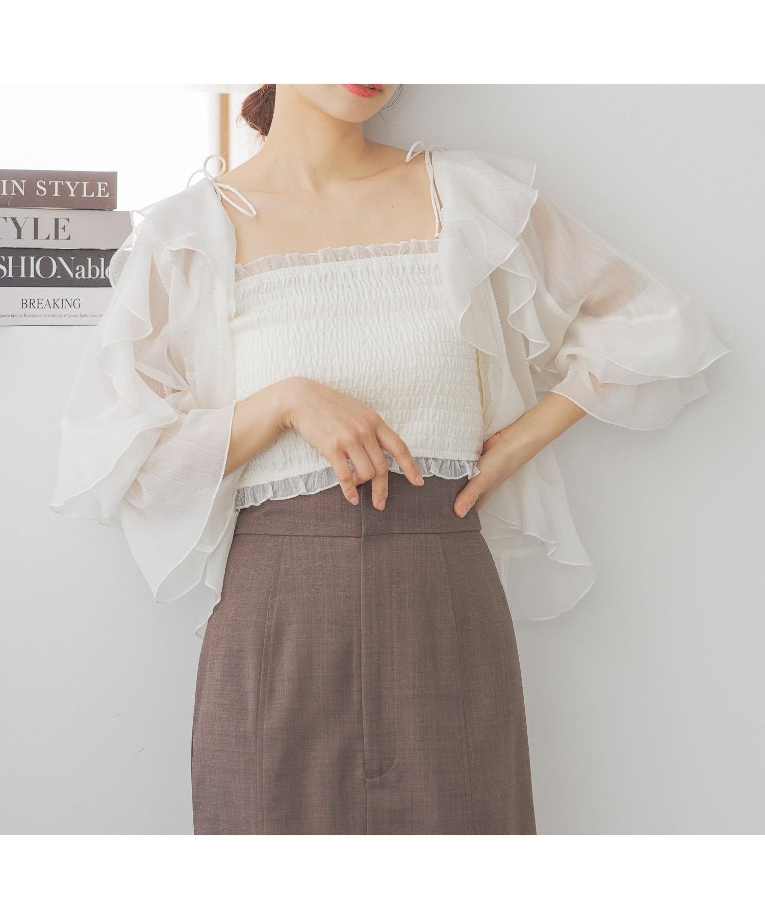 【ミスティ ウーマン/mysty woman】のラッフルブラウスキャミSET インテリア・キッズ・メンズ・レディースファッション・服の通販 founy(ファニー) 　ファッション　Fashion　レディースファッション　Fashion for Women　トップス・カットソー　Cut & Sew Tops　キャミソール&ノースリーブ　Camisoles & Sleeveless Tops　シャツ・ブラウス・オフィスカジュアル　Elegant Blouses & Button-Ups　アンサンブル　Ensemble Set　インナー　Innerwear　カーディガン　Cardigan, Knitwear　キャミソール　Camisole, Spaghetti Strap Top　キャミワンピース　Cami Dress, Slip Dress　シアー　Sheer, See-Through　シャーリング　Shirring, Ruched　ビスチェ　Bustier, Corset Top　フィット　Fit, Slim Fit　フリル　Frill, Ruffle　エレガント 上品　Elegant　長袖　Long Sleeve, Full Sleeve　アイボリー08|ID: prp329100004683773 ipo3291000000033825003