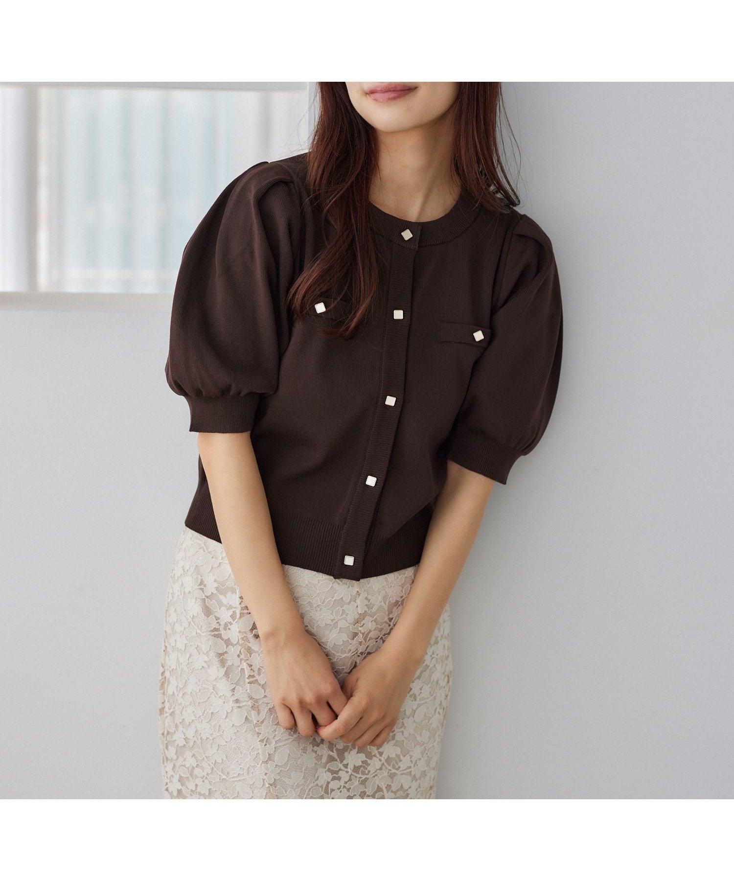 【ミスティ ウーマン/mysty woman】のメタルボタンパフスリーブカーディガン インテリア・キッズ・メンズ・レディースファッション・服の通販 founy(ファニー) 　ファッション　Fashion　レディースファッション　Fashion for Women　トップス・カットソー　Cut & Sew Tops　カーディガン・羽織り　Layered Style Cardigans　カーディガン　Cardigan, Knitwear　クロップド　Cropped, Short Length　スリーブ　Sleeve, Long Sleeve / Short Sleeve　デニム　Denim, Jeans Material　トレンド　Trend, Trending Now　フェミニン　Feminine, Girly　フロント　Front, Front Design　メタル　Metal, Metal Parts　ブラウン|ID: prp329100004683973 ipo3291000000033825999