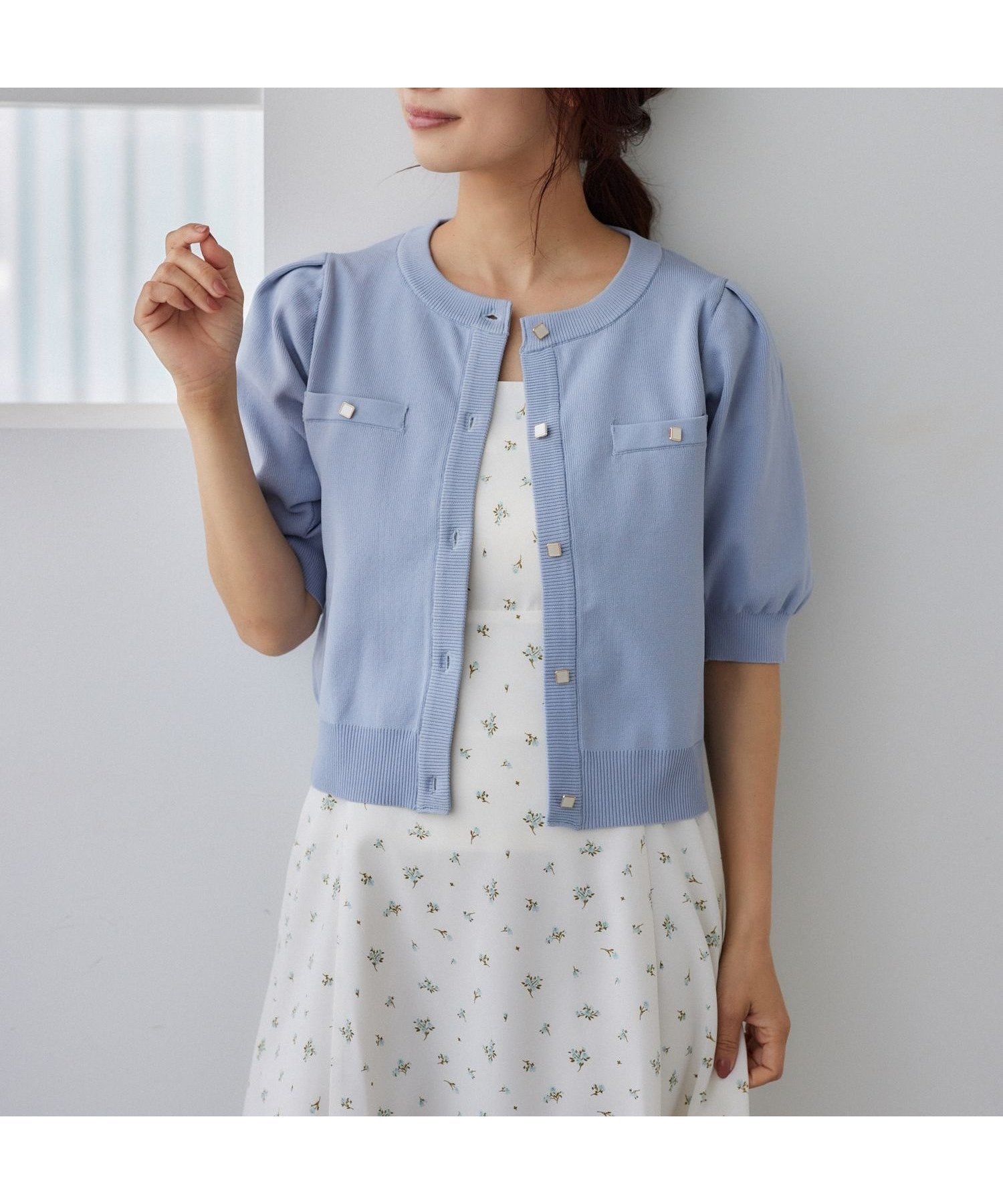 【ミスティ ウーマン/mysty woman】のメタルボタンパフスリーブカーディガン インテリア・キッズ・メンズ・レディースファッション・服の通販 founy(ファニー) 　ファッション　Fashion　レディースファッション　Fashion for Women　トップス・カットソー　Cut & Sew Tops　カーディガン・羽織り　Layered Style Cardigans　カーディガン　Cardigan, Knitwear　クロップド　Cropped, Short Length　スリーブ　Sleeve, Long Sleeve / Short Sleeve　デニム　Denim, Jeans Material　トレンド　Trend, Trending Now　フェミニン　Feminine, Girly　フロント　Front, Front Design　メタル　Metal, Metal Parts　ブルーグレー|ID: prp329100004683973 ipo3291000000033826000