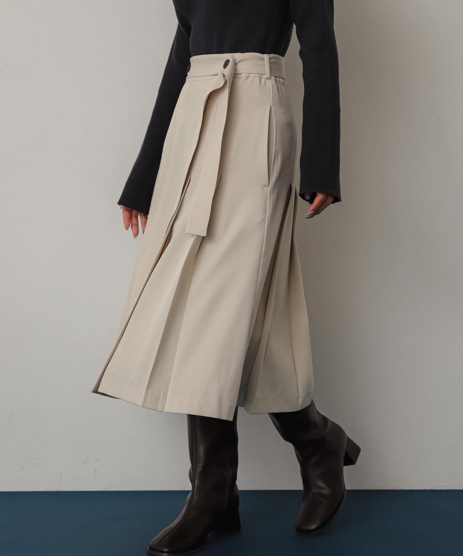【センスオブプレイス/SENSE OF PLACE by URBAN RESEARCH】のプリーツミディスカート インテリア・キッズ・メンズ・レディースファッション・服の通販 founy(ファニー) 　ファッション　Fashion　レディースファッション　Fashion for Women　スカート　Skirts　2024年　2024　2024-2025秋冬・A/W　Autumn/Winter 2024–25 AW24–25　冬　Winter / This Winter　おすすめ　Recommended / Our Picks　クラシカル　Classical, Vintage-Inspired　タイツ　Tights, Legwear　トレンド　Trend, Trending Now　プリーツ　Pleats, Pleated　A/W・秋冬　Autumn/Winter　GREIGE|ID: prp329100004684017 ipo3291000000033826209