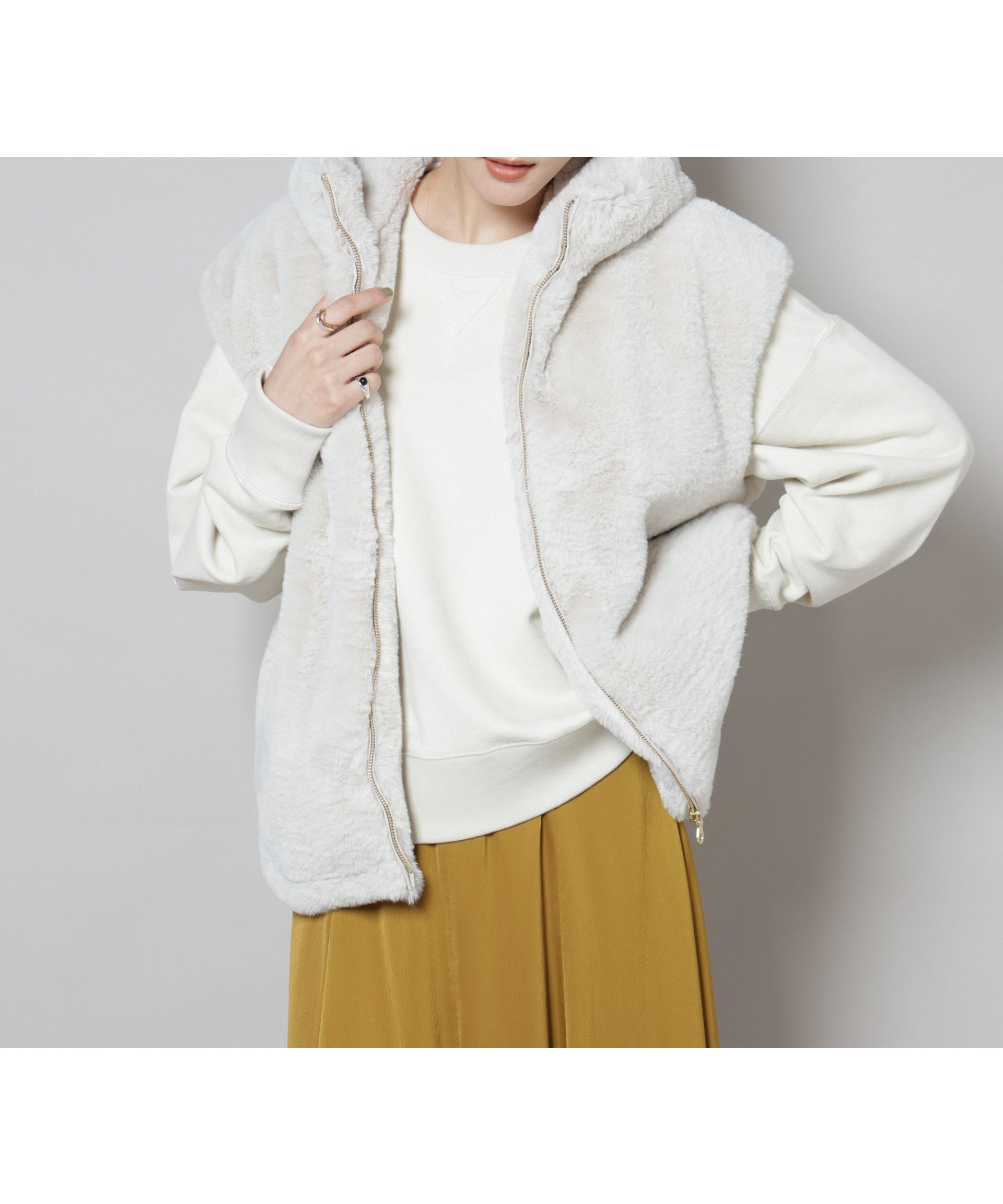【ナノ ユニバース/nano universe】のフェイクファーフードベスト インテリア・キッズ・メンズ・レディースファッション・服の通販 founy(ファニー) 　ファッション　Fashion　レディースファッション　Fashion for Women　アウター　Coat / Outerwear Collection　トップス・カットソー　Cut & Sew Tops　ベスト&ジレ / 重ね着スタイル　Vests & Gilets　ジャケット　Jacket, Outerwear　タオル　Towel, Bath Towel　トレンド　Trend, Trending Now　フェイクファー　Faux Fur, Imitation Fur　ベスト　Vest, Waistcoat　ポケット　Pocket, Pocket Detail　ライナー　Liner, Inner Layer　リラックス　Relax, Relaxed Fit　冬　Winter / This Winter　おすすめ　Recommended / Our Picks　2025年　2025　2025-2026秋冬・A/W　Autumn/Winter 2025–26 AW25–26　エクリュ4|ID: prp329100004684144 ipo3291000000033826839