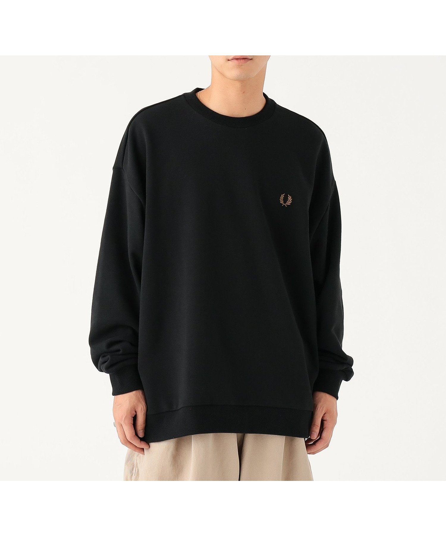 【ビームス/BEAMS / MEN】の【別注/長袖/ユニセックス/ロゴ/刺繍】FRED PERRY / エンブロイダリー クルーネック スウェット 25AW メンズ フレッドペリー インテリア・キッズ・メンズ・レディースファッション・服の通販 founy(ファニー) 　ファッション　Fashion　メンズファッション　Fashion for Men　エンブロイダリー　Embroidery Design　カーディガン　Cardigan, Knitwear　クラシック　Classic, Timeless Style　シンプル　Simple, Minimal　ジップ　Zip, Zipper　ジャケット　Jacket, Outerwear　スウェット / スエット　Sweatshirt, Sweatwear　スリーブ　Sleeve, Long Sleeve / Short Sleeve　定番　Standard, Basic Item　人気　Popular, Best Seller　長袖　Long Sleeve, Full Sleeve　ビッグ　Big, Oversized　フロント　Front, Front Design　ベスト　Vest, Waistcoat　別注　Limited Edition, Custom Order　メンズ　Men's, Menswear　モダン　Modern, Contemporary　リラックス　Relax, Relaxed Fit　ロング　Long, Long-Length　ロンドン　London Style, British Inspired　A/W・秋冬　Autumn/Winter　エレガント 上品　Elegant　2025年　2025　2025-2026秋冬・A/W　Autumn/Winter 2025–26 AW25–26　BLACK|ID: prp329100004684200 ipo3291000000033827116