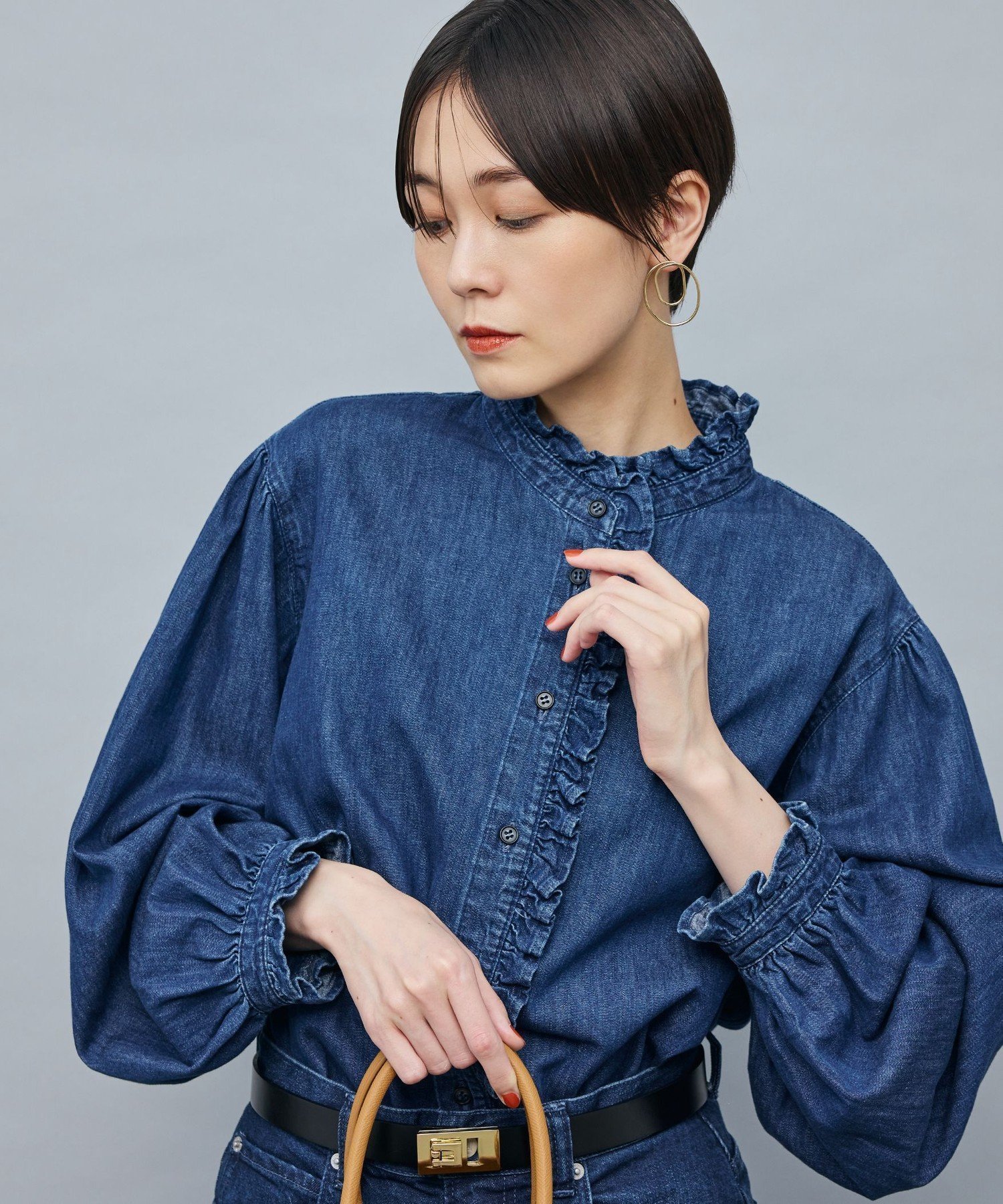 【ノーリーズ/NOLLEY'S】の【RM denim】フリルデニムブラウス インテリア・キッズ・メンズ・レディースファッション・服の通販 founy(ファニー) 　ファッション　Fashion　レディースファッション　Fashion for Women　トップス・カットソー　Cut & Sew Tops　シャツ・ブラウス・オフィスカジュアル　Elegant Blouses & Button-Ups　2025年　2025　2025-2026秋冬・A/W　Autumn/Winter 2025–26 AW25–26　おすすめ　Recommended / Our Picks　インナー　Innerwear　スタンド　Stand Collar, Upright Stand　ストレッチ　Stretch, Stretchy Fabric　デニム　Denim, Jeans Material　フリル　Frill, Ruffle　ベスト　Vest, Waistcoat　冬　Winter / This Winter　インディゴブルー|ID: prp329100004684224 ipo3291000000033856457