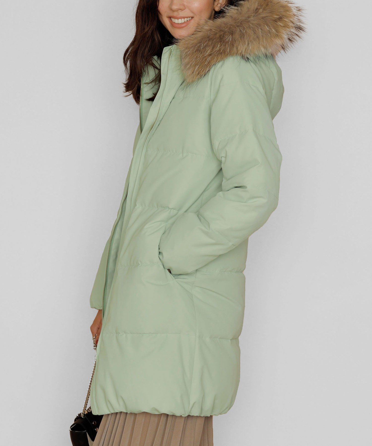 【ラナン/Ranan】のリアルファー付ダウンコート インテリア・キッズ・メンズ・レディースファッション・服の通販 founy(ファニー) 　ファッション　Fashion　レディースファッション　Fashion for Women　アウター　Coat / Outerwear Collection　コート・ロングコート・ピーコート　Long Coats, Peacoats & More　ダウンジャケット・軽量ダウン　Warm & Lightweight Down Jackets　エレガント 上品　Elegant　ダウン　Down, Puffer　バランス　Balance, Style Balance　リアル　Real, Realistic　定番　Standard, Basic Item　グリーン系|ID: prp329100004684302 ipo3291000000033850212