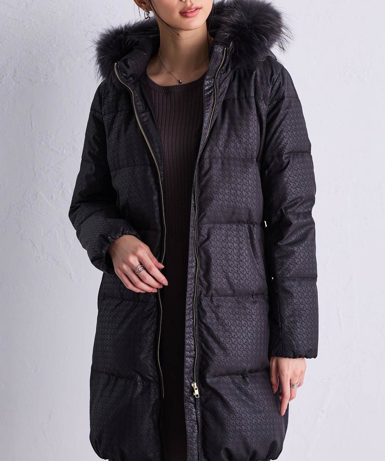 【ラナン/Ranan】のリアルファー付ダウンコート インテリア・キッズ・メンズ・レディースファッション・服の通販 founy(ファニー) 　ファッション　Fashion　レディースファッション　Fashion for Women　アウター　Coat / Outerwear Collection　コート・ロングコート・ピーコート　Long Coats, Peacoats & More　ダウンジャケット・軽量ダウン　Warm & Lightweight Down Jackets　エレガント 上品　Elegant　ダウン　Down, Puffer　バランス　Balance, Style Balance　リアル　Real, Realistic　定番　Standard, Basic Item　ブラック千鳥柄|ID: prp329100004684302 ipo3291000000033850216