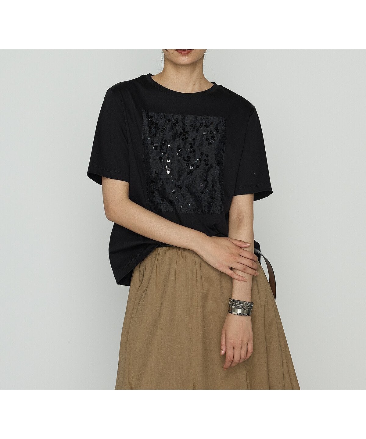 【コムサ/COMME CA】のシルキースムース Tシャツ インテリア・キッズ・メンズ・レディースファッション・服の通販 founy(ファニー) 　ファッション　Fashion　レディースファッション　Fashion for Women　トップス・カットソー　Cut & Sew Tops　シャツ・ブラウス・オフィスカジュアル　Elegant Blouses & Button-Ups　ロングTシャツ・Tシャツ　Longline T-Shirts & Tees　なめらか　Smooth, Silky Texture　インナー　Innerwear　シアー　Sheer, See-Through　スパンコール　Sequins, Sequin Embellishment　ランダム　Random, Irregular　エレガント 上品　Elegant　夏　Summer　羽織　Haori, Light Jacket　05:ブラック|ID: prp329100004684422 ipo3291000000033829379