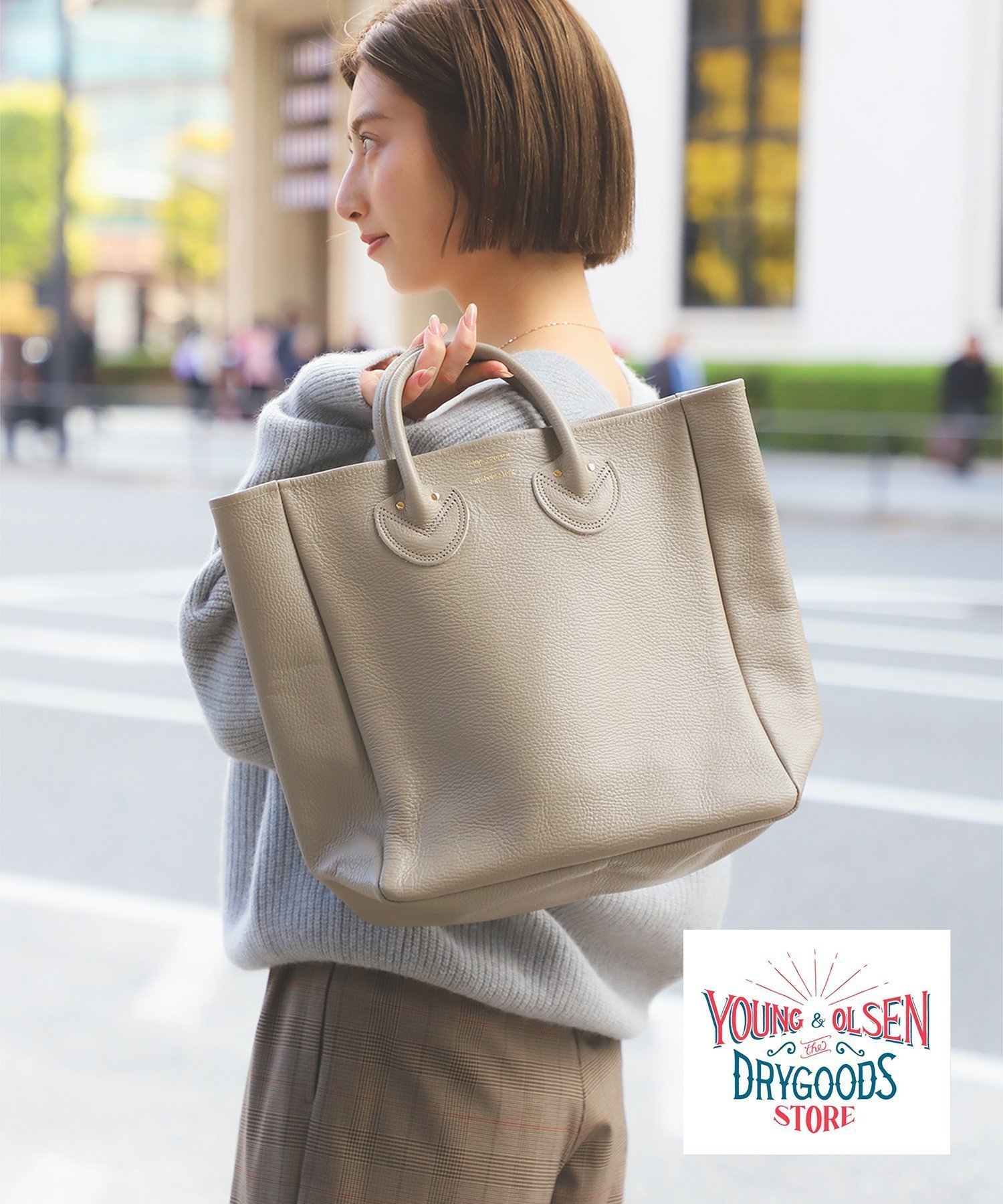 【デミルクス ビームス/Demi-Luxe BEAMS】のYOUNG OLSEN / レザートートバッグ M 25SS M A4サイズ対応 通勤通学 オフィス ギフト インテリア・キッズ・メンズ・レディースファッション・服の通販 founy(ファニー) 　ファッション　Fashion　レディースファッション　Fashion for Women　バッグ　Bags　2025年　2025　2025春夏・S/S　Spring/Summer 2025 SS25　ギフト プレゼント　Gift / Present　ショルダー　Shoulder, Shoulder Strap　スペシャル　Special, Limited Edition　ベーシック　Basic, Essential　人気　Popular, Best Seller　ビジネス 仕事 通勤　Business / Work / Commuting　別DEEP_TAUPE|ID: prp329100004684503 ipo3291000000033829916