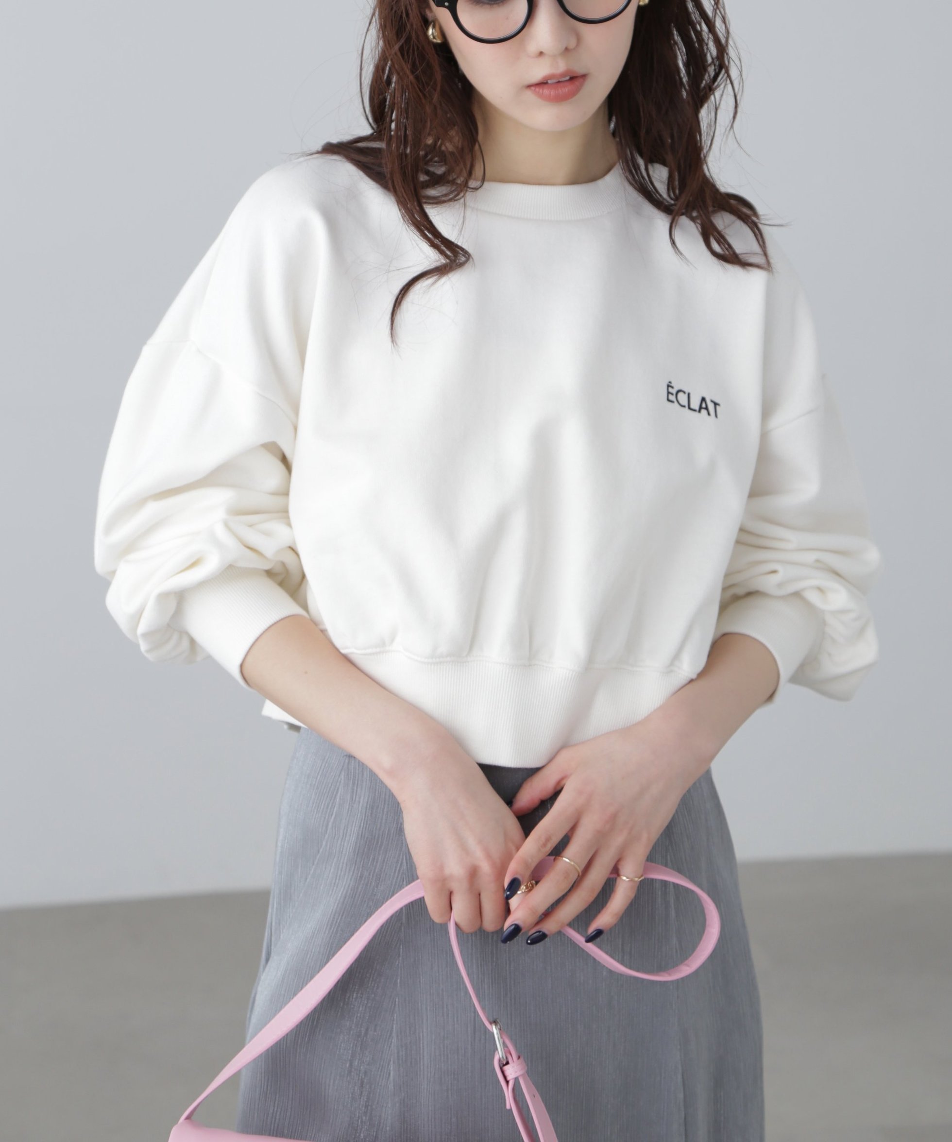 【フリーズマート/FREE'S MART】のワンポイント刺繍スウェット インテリア・キッズ・メンズ・レディースファッション・服の通販 founy(ファニー) 　ファッション　Fashion　レディースファッション　Fashion for Women　トップス・カットソー　Cut & Sew Tops　レディースパーカー・カジュアルフーディー　Casual Hoodies & Sweatshirts　スウェット・クルーネックトップス　Sweatshirts & Crewnecks / Relaxed Fit Sweat Tops　おすすめ　Recommended / Our Picks　ギャザー　Gathered, Ruffled　サテン　Satin, Glossy Fabric　ショート　Short, Short Length　スウェット / スエット　Sweatshirt, Sweatwear　スリーブ　Sleeve, Long Sleeve / Short Sleeve　フォルム　Silhouette, Form　ワンポイント　One Point, Statement Accent　オフホワイト|ID: prp329100004684958 ipo3291000000033833118