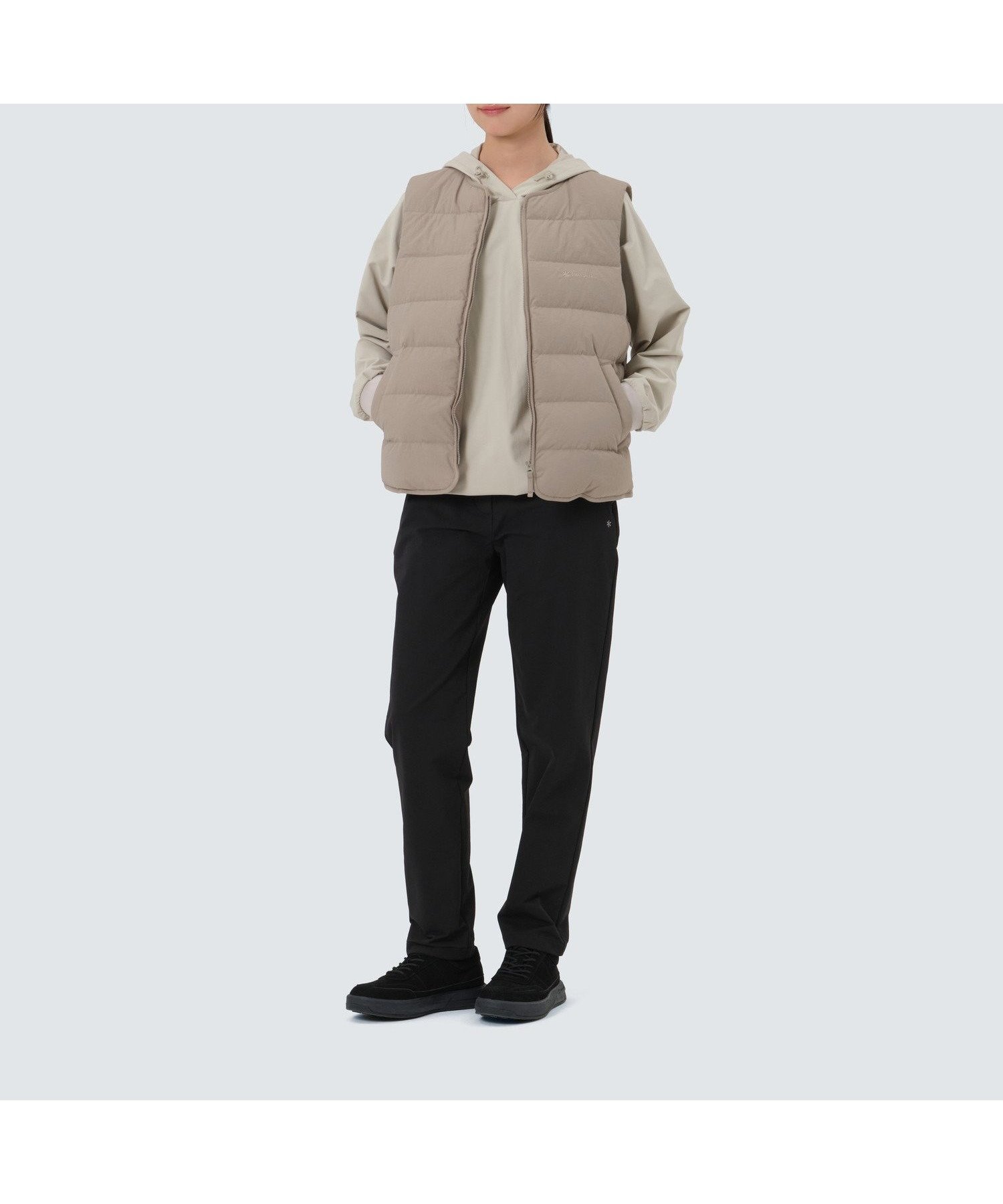 【スノーピーク/SNOW PEAK】のLand Wmn s Lightweight Down Vest インテリア・キッズ・メンズ・レディースファッション・服の通販 founy(ファニー) 　ファッション　Fashion　レディースファッション　Fashion for Women　アウター　Coat / Outerwear Collection　トップス・カットソー　Cut & Sew Tops　ベスト&ジレ / 重ね着スタイル　Vests & Gilets　アウトドア　Outdoor Clothing　インナー　Innerwear　コレクション　Collection, Seasonal Line　抗菌　Antibacterial, Bacteria-Resistant　軽量　Lightweight, Ultra Light　スマート　Smart, Elegant　ダウン　Down, Puffer　定番　Standard, Basic Item　ベスト　Vest, Waistcoat　A/W・秋冬　Autumn/Winter　冬　Winter / This Winter　おすすめ　Recommended / Our Picks　2025年　2025　2025-2026秋冬・A/W　Autumn/Winter 2025–26 AW25–26　TAN GREY|ID: prp329100004685008 ipo3291000000034224661