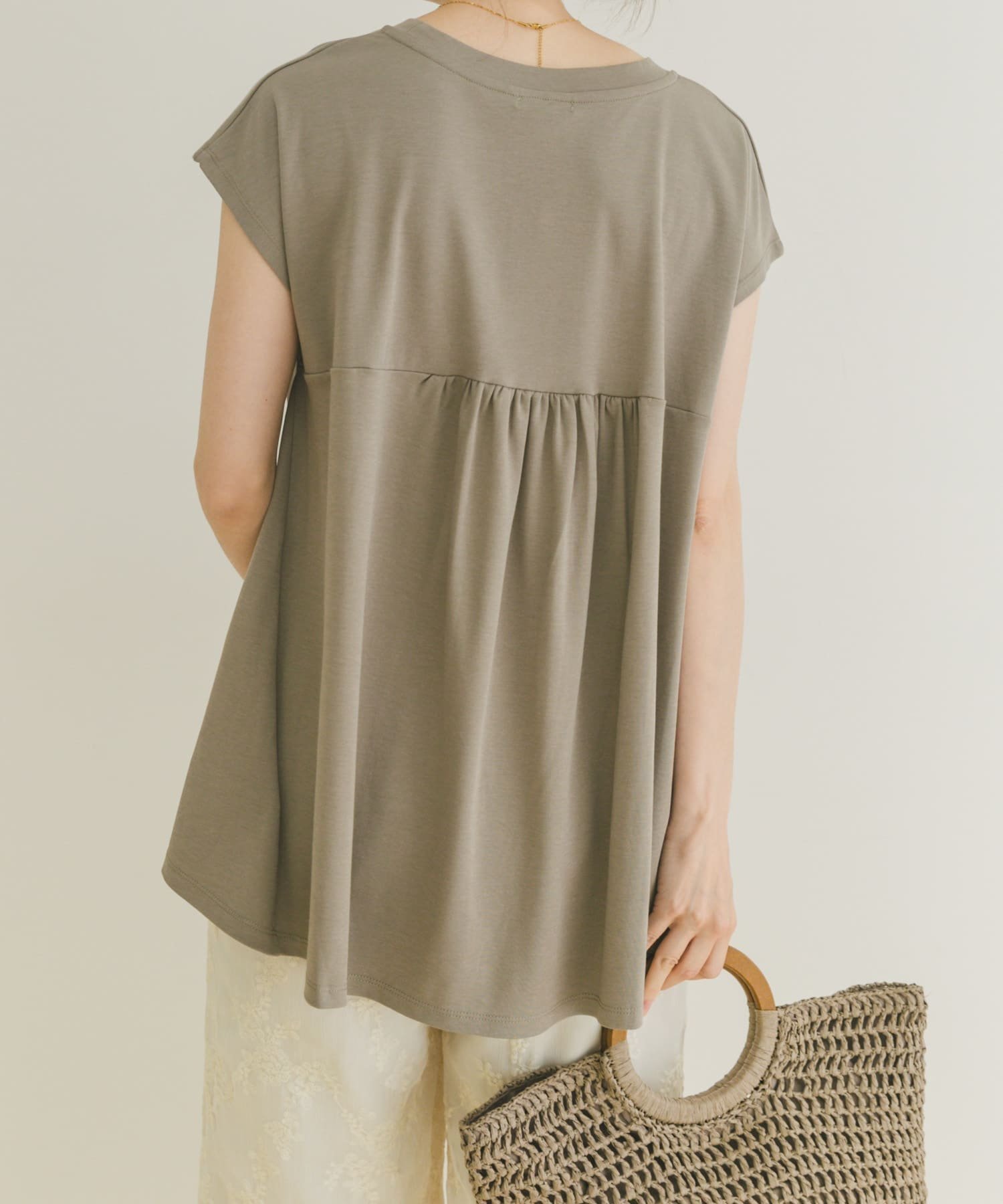 【アイテムズアーバンリサーチ/ITEMS URBAN RESEARCH】のバックティアードフレンチTシャツ 人気、トレンドファッション・服の通販 founy(ファニー) 　ファッション　Fashion　レディースファッション　Fashion for Women　トップス・カットソー　Cut & Sew Tops　シャツ・ブラウス・オフィスカジュアル　Elegant Blouses & Button-Ups　ロングTシャツ・Tシャツ　Longline T-Shirts & Tees　バッグ　Bags　2025年　2025　2025春夏・S/S　Spring/Summer 2025 SS25　シンプル　Simple, Minimal　スリーブ　Sleeve, Long Sleeve / Short Sleeve　ティアード　Tiered, Tiered Style　フェミニン　Feminine, Girly　フレンチ　French, French Style　フロント　Front, Front Design　エレガント 上品　Elegant　夏　Summer　S/S・春夏　SS, Spring/Summer, Warm Season　 other-1|ID: prp329100004685039 ipo3291000000033833699