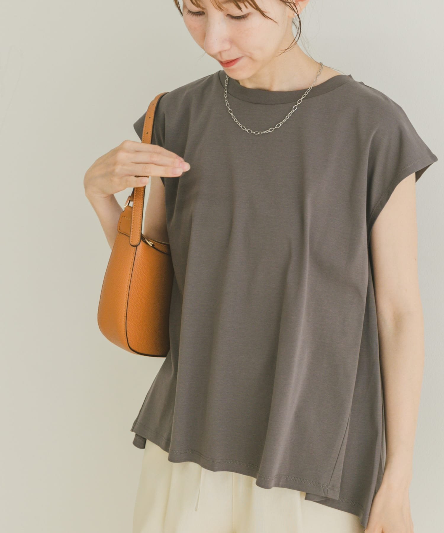 【アイテムズアーバンリサーチ/ITEMS URBAN RESEARCH】のバックティアードフレンチTシャツ インテリア・キッズ・メンズ・レディースファッション・服の通販 founy(ファニー) 　ファッション　Fashion　レディースファッション　Fashion for Women　トップス・カットソー　Cut & Sew Tops　シャツ・ブラウス・オフィスカジュアル　Elegant Blouses & Button-Ups　ロングTシャツ・Tシャツ　Longline T-Shirts & Tees　バッグ　Bags　2025年　2025　2025春夏・S/S　Spring/Summer 2025 SS25　シンプル　Simple, Minimal　スリーブ　Sleeve, Long Sleeve / Short Sleeve　ティアード　Tiered, Tiered Style　フェミニン　Feminine, Girly　フレンチ　French, French Style　フロント　Front, Front Design　エレガント 上品　Elegant　夏　Summer　S/S・春夏　SS, Spring/Summer, Warm Season　CHA|ID: prp329100004685039 ipo3291000000033833706