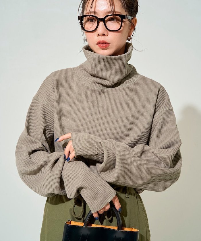【フリークスストア/FREAK'S STORE】のワッフル タートルネック チュニック プルオーバー【限定展開】 インテリア・キッズ・メンズ・レディースファッション・服の通販 founy(ファニー) 　ファッション　Fashion　レディースファッション　Fashion for Women　トップス・カットソー　Cut & Sew Tops　カジュアルプルオーバー・ニットトップス　Pullovers & Knit Tops / Casual Pullovers　タートルネック・ハイネックトップス　Turtlenecks & High-Neck Tops　ショルダー　Shoulder, Shoulder Strap　シンプル　Simple, Minimal　スタンダード　Standard, Basic　ストレート　Straight, Straight Cut　スリーブ　Sleeve, Long Sleeve / Short Sleeve　タートルネック　Turtleneck, High Neck　チュニック　Tunic, Long Top　デニム　Denim, Jeans Material　トレンド　Trend, Trending Now　ドロップ　Drop Shoulder, Dropped Style　定番　Standard, Basic Item　人気　Popular, Best Seller　ボトム　Bottoms, Lower Wear　ラウンド　Round, Round Neck　ルーズ　Loose, Oversized　ワイド　Wide, Wide Fit　ワッフル　Waffle, Waffle Knit　A/W・秋冬　Autumn/Winter　冬　Winter / This Winter　おすすめ　Recommended / Our Picks　ベージュ|ID: prp329100004685051 ipo3291000000033833841