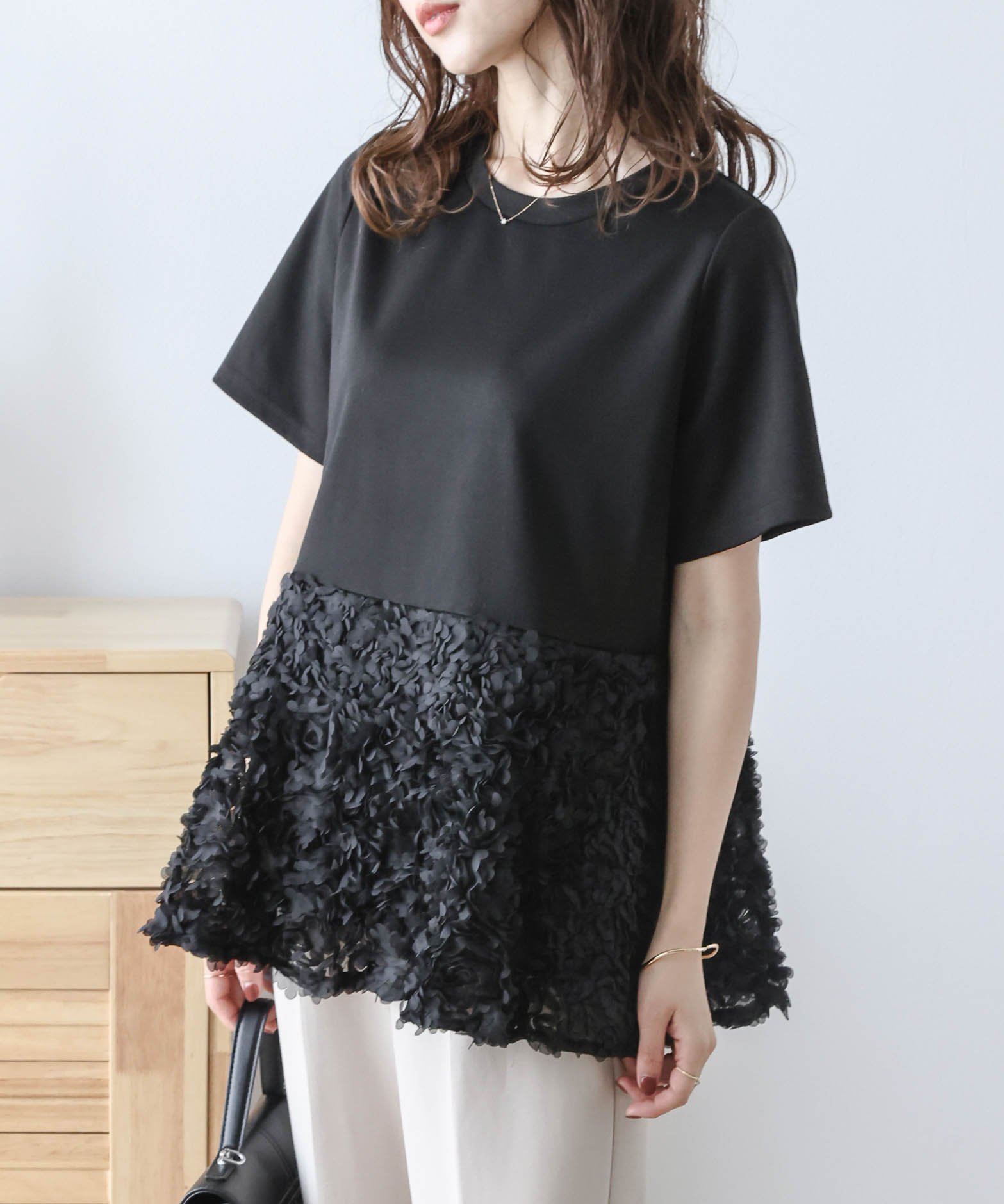 【ラジュール/Lajour】のフラワーチュール ペプラムトップス インテリア・キッズ・メンズ・レディースファッション・服の通販 founy(ファニー) 　ファッション　Fashion　レディースファッション　Fashion for Women　トップス・カットソー　Cut & Sew Tops　スラックス　Slacks, Dress Pants　スリーブ　Sleeve, Long Sleeve / Short Sleeve　チュール　Tulip, Tulip Motif　デニム　Denim, Jeans Material　フレンチ　French, French Style　ペプラム　Peplum, Flared Hem　半袖　Short Sleeve, Half Sleeve　半袖ブラック|ID: prp329100004685078 ipo3291000000033834026