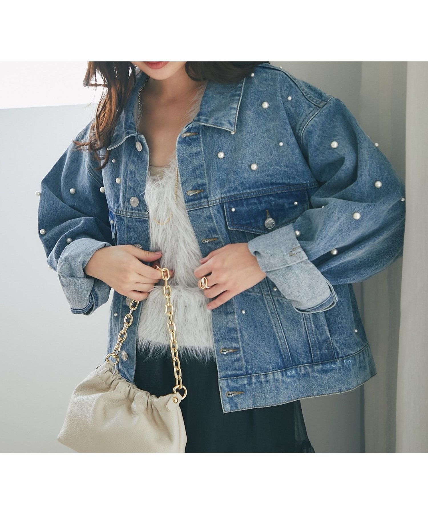 【ラブティックボンボン/La boutique BonBon】の【miki監修・360°カワイイ】パール付デニムジャケット インテリア・キッズ・メンズ・レディースファッション・服の通販 founy(ファニー) 　ファッション　Fashion　レディースファッション　Fashion for Women　アウター　Coat / Outerwear Collection　レディースジャケット・軽アウター　Jackets　デニムジャケット / カジュアルアウター　Denim Jackets　おすすめ　Recommended / Our Picks　シンプル　Simple, Minimal　ジャケット　Jacket, Outerwear　ジュエリー　Jewelry, Accessories　デニム　Denim, Jeans Material　パール　Pearl, Pearl Accent　ボトム　Bottoms, Lower Wear　ワンポイント　One Point, Statement Accent　エレガント 上品　Elegant　人気　Popular, Best Seller　春　Spring　ネイビー|ID: prp329100004685098 ipo3291000000033834160