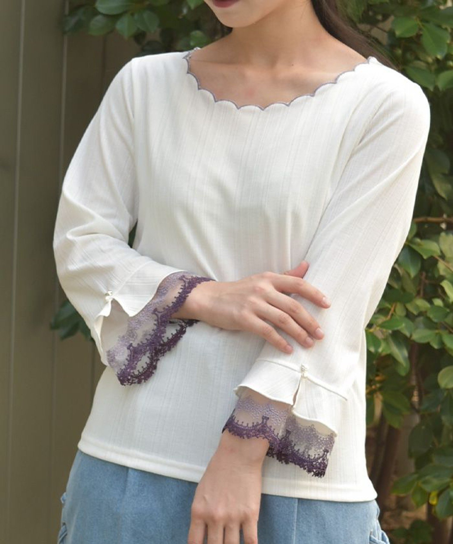 【アクシーズファム/axes femme】のカラー刺繍チュールレースプルオーバー インテリア・キッズ・メンズ・レディースファッション・服の通販 founy(ファニー) 　ファッション　Fashion　レディースファッション　Fashion for Women　トップス・カットソー　Cut & Sew Tops　カジュアルプルオーバー・ニットトップス　Pullovers & Knit Tops / Casual Pullovers　おすすめ　Recommended / Our Picks　インナー　Innerwear　スカラップ　Scallop, Scalloped Edge　デコルテ　Décolleté, Neckline　レース　Lace, Lace Fabric　ワイド　Wide, Wide Fit　羽織　Haori, Light Jacket　白|ID: prp329100004685102 ipo3291000000033834173