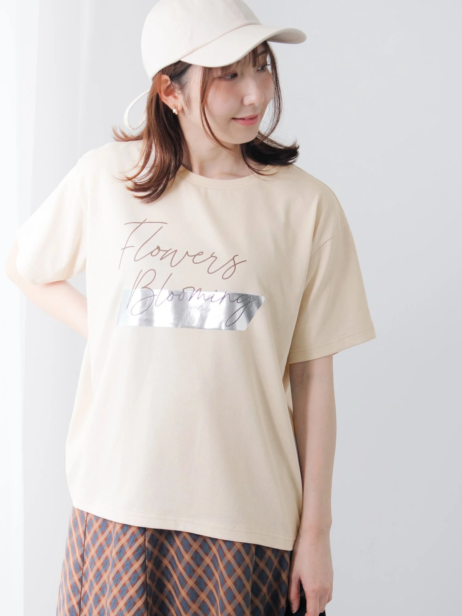 【テチチ/Te chichi】の【接触冷感】箔BIGロゴTシャツ インテリア・キッズ・メンズ・レディースファッション・服の通販 founy(ファニー) 　ファッション　Fashion　レディースファッション　Fashion for Women　トップス・カットソー　Cut & Sew Tops　シャツ・ブラウス・オフィスカジュアル　Elegant Blouses & Button-Ups　ロングTシャツ・Tシャツ　Longline T-Shirts & Tees　スタイリッシュ　Stylish, Fashionable　ビッグ　Big, Oversized　プリント　Print, Printed Pattern　ベージュ|ID: prp329100004685133 ipo3291000000033834356