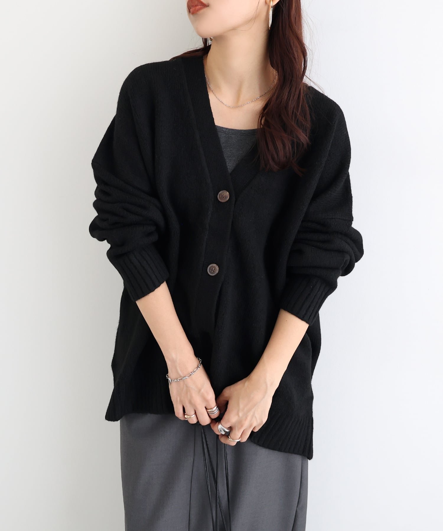 【アンドミー/andme】の天竺編み Vネック 長袖 ニット カーディガン インテリア・キッズ・メンズ・レディースファッション・服の通販 founy(ファニー) ファッション Fashion レディースファッション Fashion for Women トップス・カットソー Cut & Sew Tops ニット Knit Tops & Sweaters カーディガン・羽織り Layered Style Cardigans Vネックトップス V-Neck Tops / V-Cut Neckline Shirts アクリル Acrylic Material カットソー Cut and Sewn Top カーディガン Cardigan, Knitwear トレンド Trend, Trending Now 定番 Standard, Basic Item 長袖 Long Sleeve, Full Sleeve ベーシック Basic, Essential リラックス Relax, Relaxed Fit ブラック|ID: prp329100004685208 ipo3291000000034636201