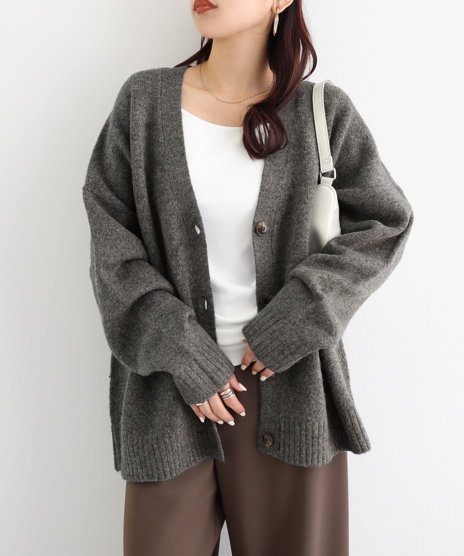 【アンドミー/andme】の天竺編み Vネック 長袖 ニット カーディガン インテリア・キッズ・メンズ・レディースファッション・服の通販 founy(ファニー) ファッション Fashion レディースファッション Fashion for Women トップス・カットソー Cut & Sew Tops ニット Knit Tops & Sweaters カーディガン・羽織り Layered Style Cardigans Vネックトップス V-Neck Tops / V-Cut Neckline Shirts アクリル Acrylic Material カットソー Cut and Sewn Top カーディガン Cardigan, Knitwear トレンド Trend, Trending Now 定番 Standard, Basic Item 長袖 Long Sleeve, Full Sleeve ベーシック Basic, Essential リラックス Relax, Relaxed Fit チャコールグレー|ID: prp329100004685208 ipo3291000000034636204