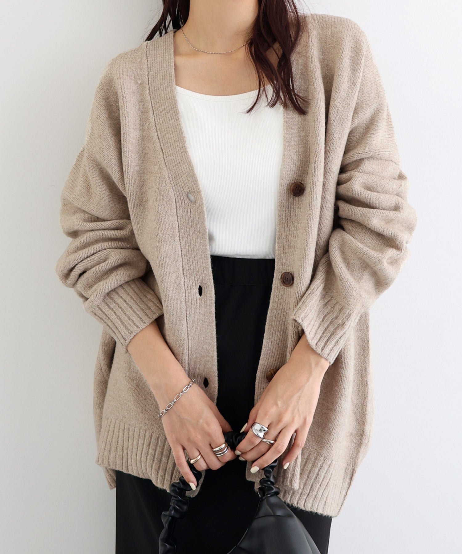 【アンドミー/andme】の天竺編み Vネック 長袖 ニット カーディガン インテリア・キッズ・メンズ・レディースファッション・服の通販 founy(ファニー) ファッション Fashion レディースファッション Fashion for Women トップス・カットソー Cut & Sew Tops ニット Knit Tops & Sweaters カーディガン・羽織り Layered Style Cardigans Vネックトップス V-Neck Tops / V-Cut Neckline Shirts アクリル Acrylic Material カットソー Cut and Sewn Top カーディガン Cardigan, Knitwear トレンド Trend, Trending Now 定番 Standard, Basic Item 長袖 Long Sleeve, Full Sleeve ベーシック Basic, Essential リラックス Relax, Relaxed Fit ベージュ|ID: prp329100004685208 ipo3291000000034636206