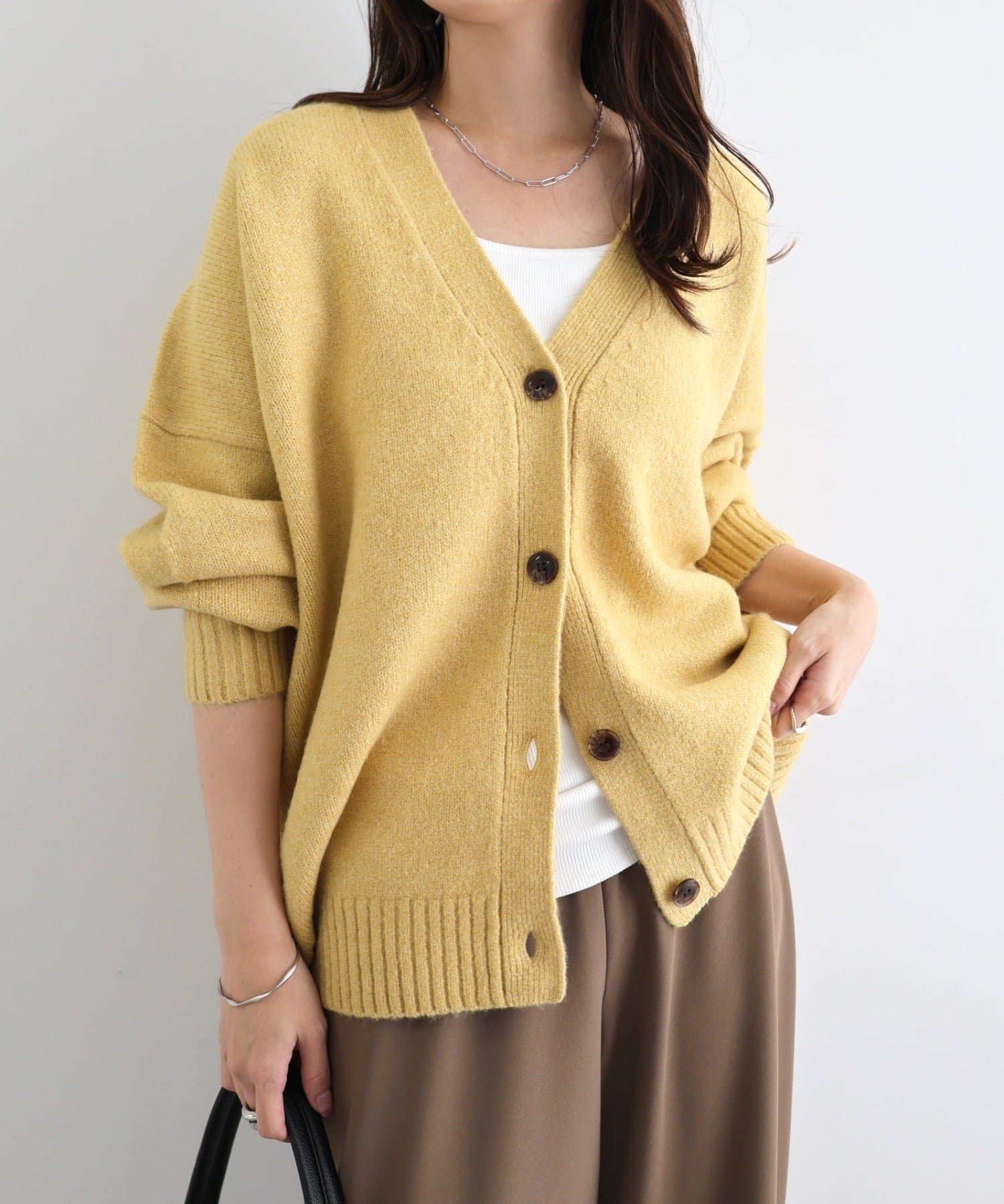 【アンドミー/andme】の天竺編み Vネック 長袖 ニット カーディガン インテリア・キッズ・メンズ・レディースファッション・服の通販 founy(ファニー) ファッション Fashion レディースファッション Fashion for Women トップス・カットソー Cut & Sew Tops ニット Knit Tops & Sweaters カーディガン・羽織り Layered Style Cardigans Vネックトップス V-Neck Tops / V-Cut Neckline Shirts アクリル Acrylic Material カットソー Cut and Sewn Top カーディガン Cardigan, Knitwear トレンド Trend, Trending Now 定番 Standard, Basic Item 長袖 Long Sleeve, Full Sleeve ベーシック Basic, Essential リラックス Relax, Relaxed Fit イエロー|ID: prp329100004685208 ipo3291000000034636209