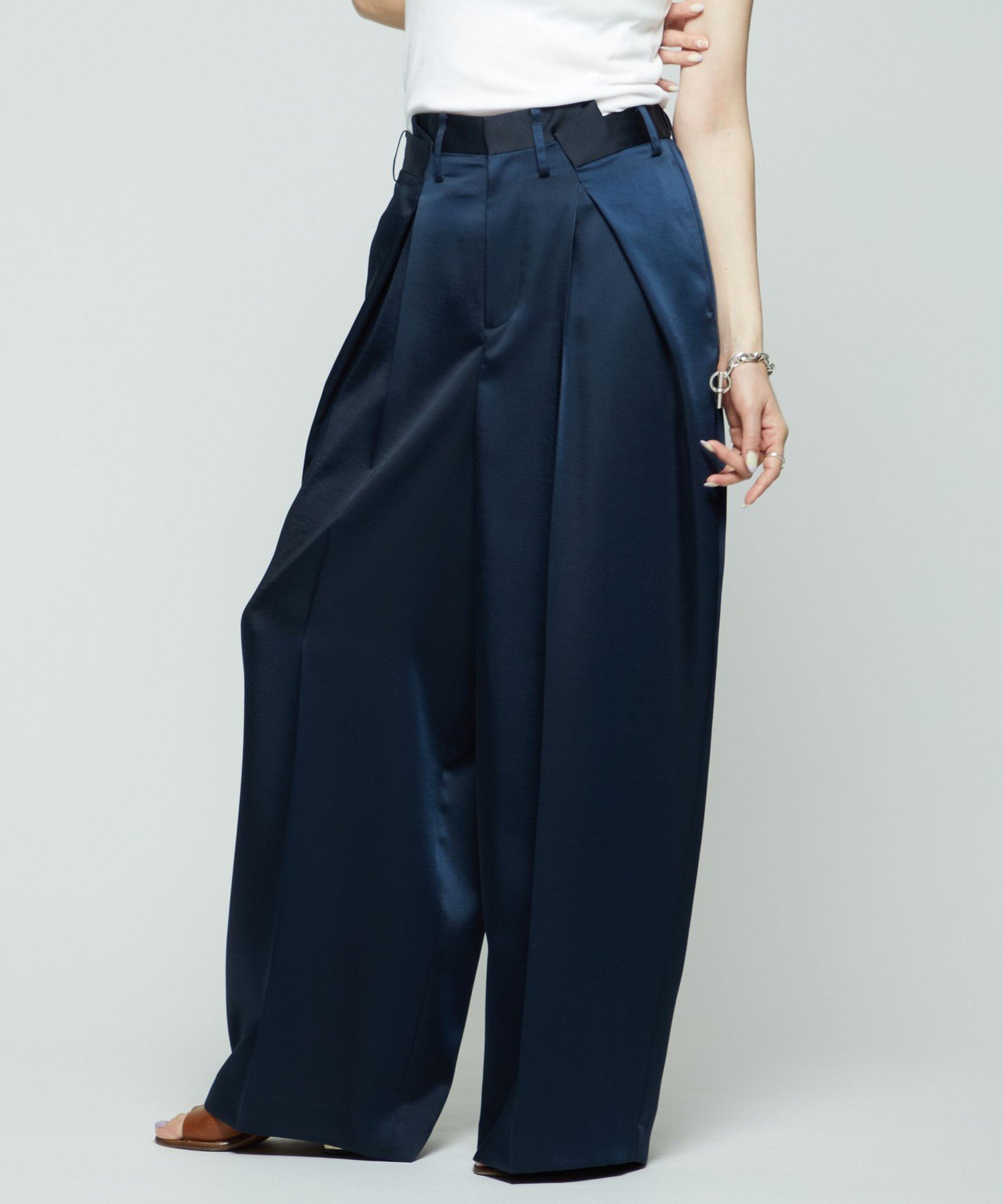 【ユナイテッドアローズ/UNITED ARROWS】のAEWEN MATOPH サテン タック パンツ インテリア・キッズ・メンズ・レディースファッション・服の通販 founy(ファニー) ファッション Fashion レディースファッション Fashion for Women パンツ Pants & Trousers ウォッシャブル Machine Washable カットソー Cut and Sewn Top コンパクト Compact, Small Size サテン Satin, Glossy Fabric センター Center, Center Line フィット Fit, Slim Fit ポケット Pocket, Pocket Detail リラックス Relax, Relaxed Fit ワイド Wide, Wide Fit エレガント 上品 Elegant NAVY|ID: prp329100004685230 ipo3291000000034537840