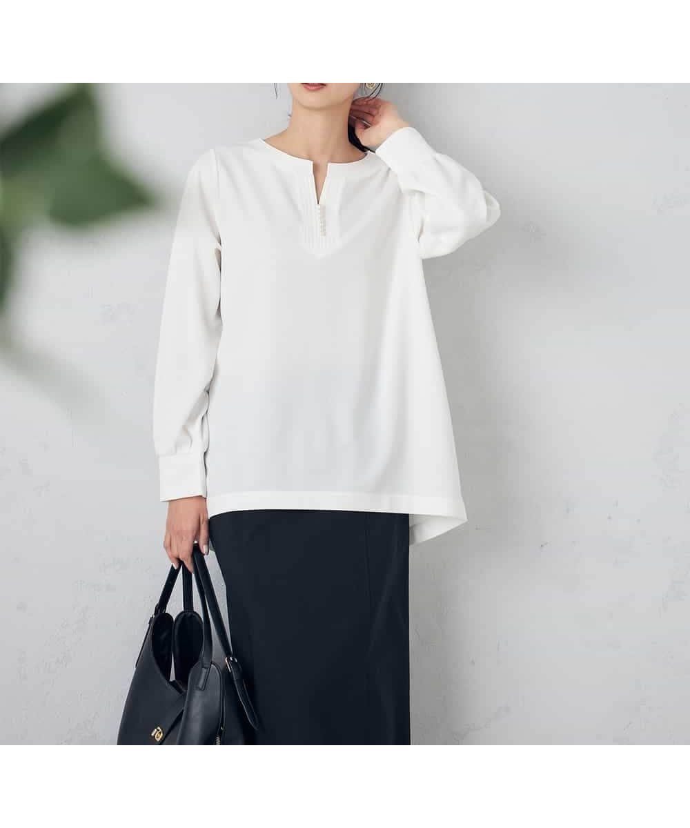 【アー ヴェー ヴェー/a.v.v】のパール調付スリットネックトップス 人気、トレンドファッション・服の通販 founy(ファニー) 　ファッション　Fashion　レディースファッション　Fashion for Women　トップス・カットソー　Cut & Sew Tops　カットソー　Cut and Sewn Top　ジョーゼット　Georgette, Semi-Sheer Fabric　スリット　Slit, Slit Detail　チュニック　Tunic, Long Top　パール　Pearl, Pearl Accent　ベーシック　Basic, Essential　再入荷　Restock / Back in Stock　おすすめ　Recommended / Our Picks　エレガント 上品　Elegant　ビジネス 仕事 通勤　Business / Work / Commuting　 other-1|ID: prp329100004685290 ipo3291000000033835338