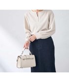 【アー ヴェー ヴェー/a.v.v】のパール調付スリットネックトップス グレージュ|ID: prp329100004685290 ipo3291000000033835341
