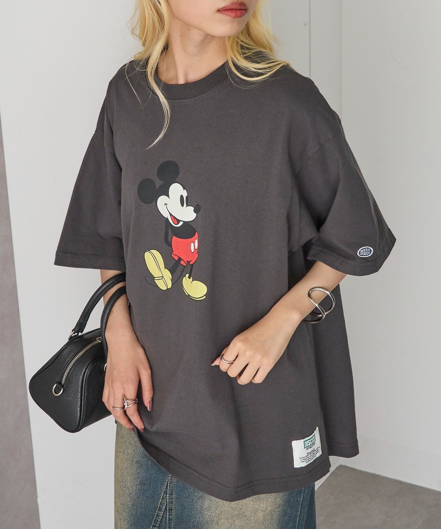 【セットアップセブン/SETUP7】のDISCUS/DISCUS*Disney Tシャツ 5287-5670 インテリア・キッズ・メンズ・レディースファッション・服の通販 founy(ファニー) 　ファッション　Fashion　レディースファッション　Fashion for Women　トップス・カットソー　Cut & Sew Tops　シャツ・ブラウス・オフィスカジュアル　Elegant Blouses & Button-Ups　ロングTシャツ・Tシャツ　Longline T-Shirts & Tees　アクセサリー　Fashion Accessories　カーゴパンツ　Cargo Pants, Utility Pants　カーディガン　Cardigan, Knitwear　キャミワンピース　Cami Dress, Slip Dress　キャラクター　Character, Licensed Characters　コレクション　Collection, Seasonal Line　シンプル　Simple, Minimal　ジャケット　Jacket, Outerwear　スポーツ　Sports, Activewear　スラックス　Slacks, Dress Pants　セットアップ　Set-Up, Coordinated Outfit　トレンド　Trend, Trending Now　パーカー　Hoodie, Parka　リラックス　Relax, Relaxed Fit　再入荷　Restock / Back in Stock　おすすめ　Recommended / Our Picks　BLK2|ID: prp329100004685327 ipo3291000000033835493