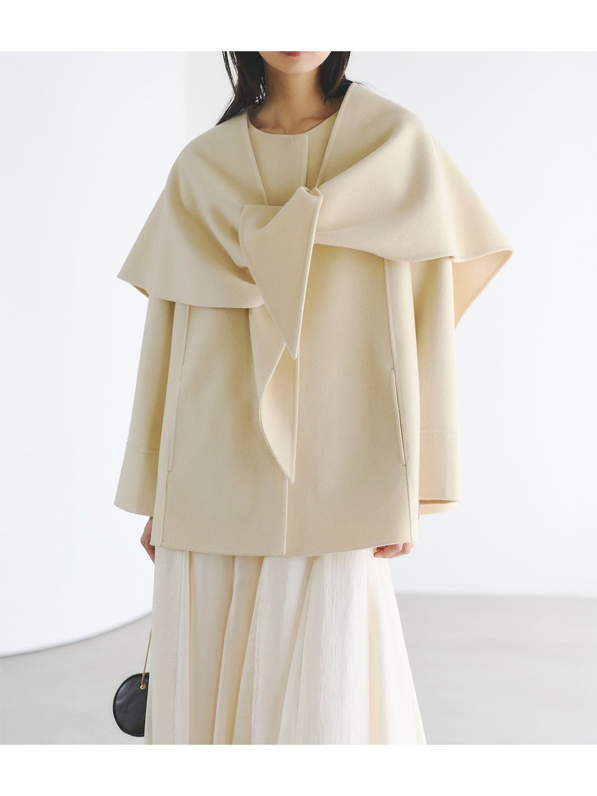 【アニュアンス/anuans】のリバーウールミドルマフラーコート 人気、トレンドファッション・服の通販 founy(ファニー) 　ファッション　Fashion　レディースファッション　Fashion for Women　アウター　Coat / Outerwear Collection　コート・ロングコート・ピーコート　Long Coats, Peacoats & More　マフラー・スヌード / 冬小物の定番　Scarves & Mufflers　なめらか　Smooth, Silky Texture　キュプラ　Cupro, Eco Fabric　シルク　Silk, 100% Silk　バランス　Balance, Style Balance　マフラー　Scarf, Muffler　メルトン　Melton, Heavy Wool　定番　Standard, Basic Item　 other-1|ID: prp329100004685361 ipo3291000000033835626