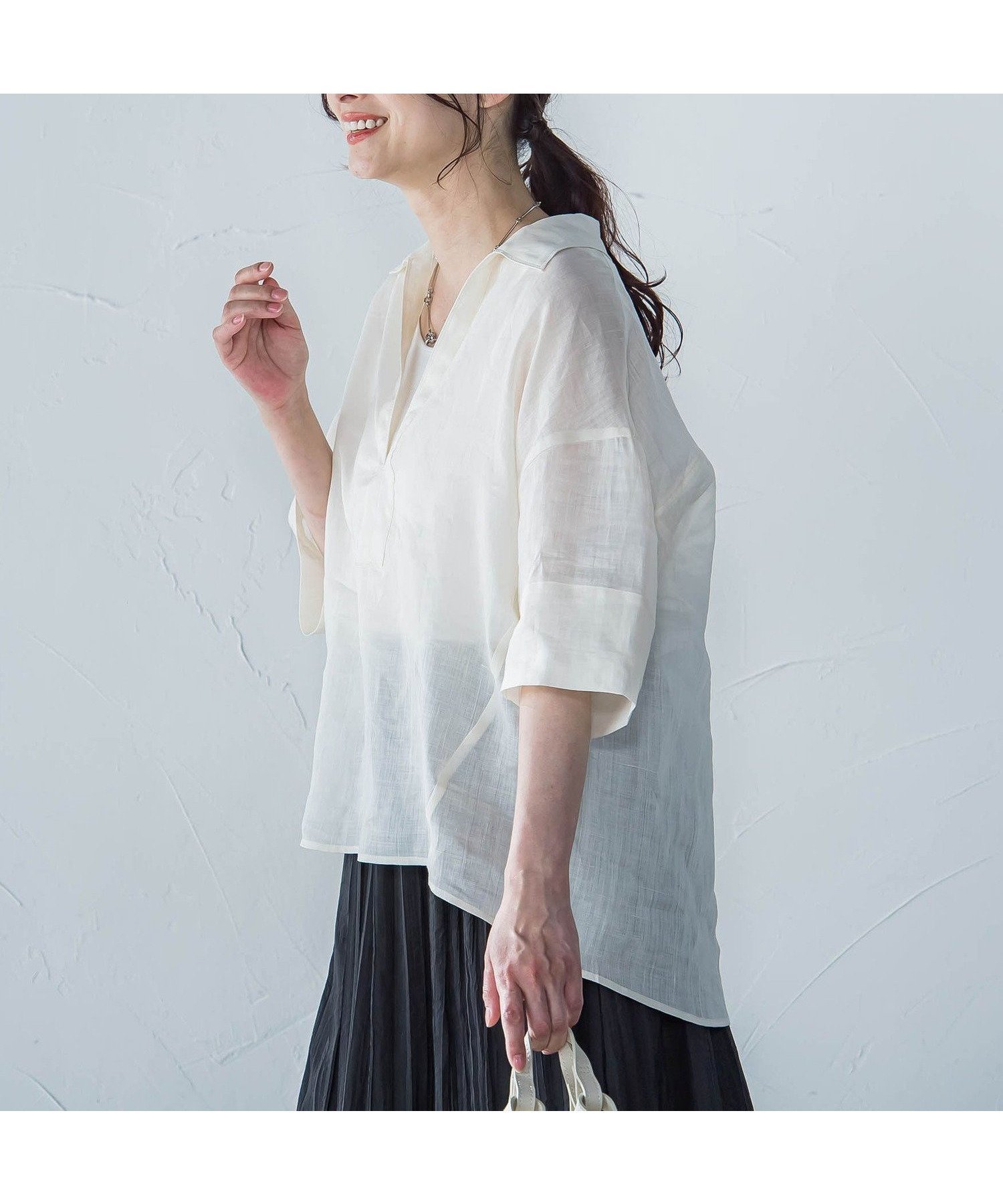 【ロートレ アモン/LAUTRE AMONT】のシアーリネンVネックブラウス≪手洗い可能≫ インテリア・キッズ・メンズ・レディースファッション・服の通販 founy(ファニー) 　ファッション　Fashion　レディースファッション　Fashion for Women　トップス・カットソー　Cut & Sew Tops　シャツ・ブラウス・オフィスカジュアル　Elegant Blouses & Button-Ups　Vネックトップス　V-Neck Tops / V-Cut Neckline Shirts　おすすめ　Recommended / Our Picks　インナー　Innerwear　スクエア　Square, Square Shape　デコルテ　Décolleté, Neckline　リネン　Linen, Linen Fabric　夏　Summer　ホワイト|ID: prp329100004685403 ipo3291000000033835885