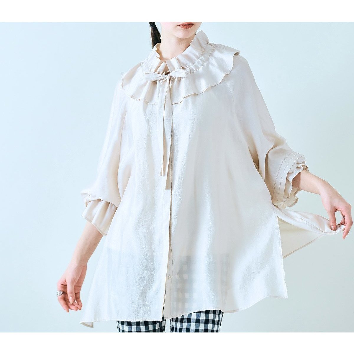 【ローズティアラ/Rose Tiara】の微光沢オーバーブラウス インテリア・キッズ・メンズ・レディースファッション・服の通販 founy(ファニー) 　ファッション　Fashion　レディースファッション　Fashion for Women　トップス・カットソー　Cut & Sew Tops　シャツ・ブラウス・オフィスカジュアル　Elegant Blouses & Button-Ups　スタンダード　Standard, Basic　スマート　Smart, Elegant　フェミニン　Feminine, Girly　フリル　Frill, Ruffle　フロント　Front, Front Design　プリント　Print, Printed Pattern　ポケット　Pocket, Pocket Detail　リボン　Ribbon, Bow　リラックス　Relax, Relaxed Fit　ピンク|ID: prp329100004685407 ipo3291000000033835906