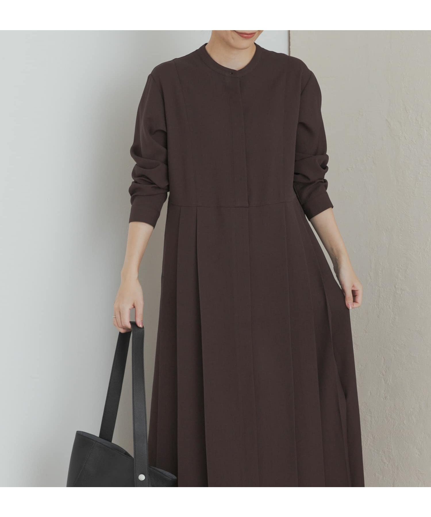 【アーバンリサーチ ドアーズ/URBAN RESEARCH DOORS】の『一部WEB限定カラー』『UR TECH SMOOTHLUXE』サイドプリーツ切替ワンピース インテリア・キッズ・メンズ・レディースファッション・服の通販 founy(ファニー) 　ファッション　Fashion　レディースファッション　Fashion for Women　ワンピース　Dresses　カーディガン　Cardigan, Knitwear　切替　Switching, Contrast Panel　ツイル　Twist, Twisted Detail　プリーツ　Pleats, Pleated　A/W・秋冬　Autumn/Winter　冬　Winter / This Winter　エレガント 上品　Elegant　2025年　2025　2025-2026秋冬・A/W　Autumn/Winter 2025–26 AW25–26　BROWN|ID: prp329100004685489 ipo3291000000033968254