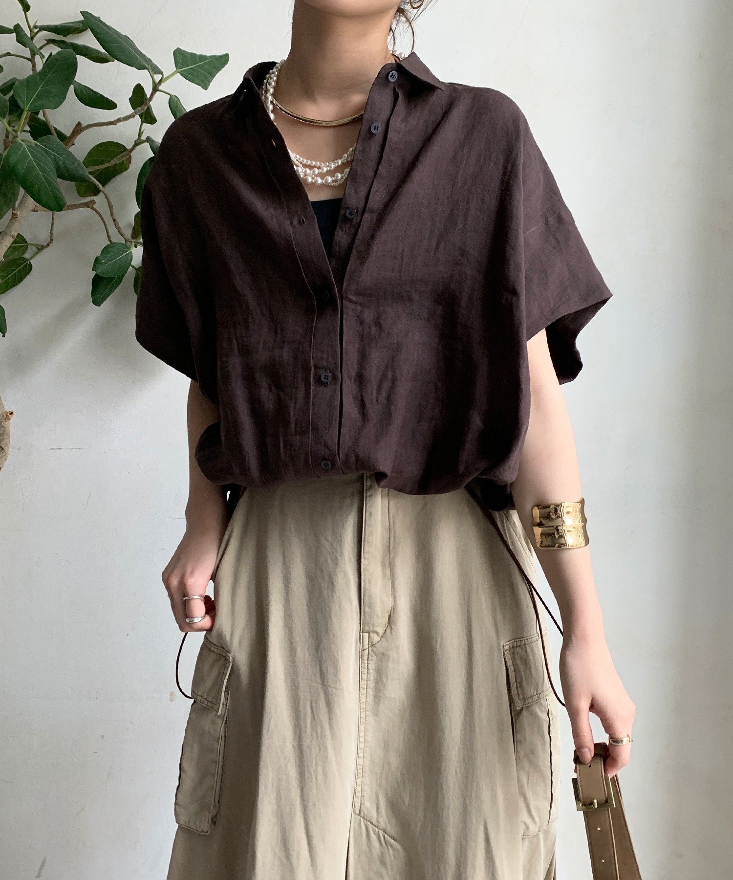 【ドゥドゥ/DouDou】のリネンドロストフレンチシャツ インテリア・キッズ・メンズ・レディースファッション・服の通販 founy(ファニー) 　ファッション　Fashion　レディースファッション　Fashion for Women　トップス・カットソー　Cut & Sew Tops　シャツ・ブラウス・オフィスカジュアル　Elegant Blouses & Button-Ups　2025年　2025　2025春夏・S/S　Spring/Summer 2025 SS25　フレンチ　French, French Style　リネン　Linen, Linen Fabric　再入荷　Restock / Back in Stock　夏　Summer　S/S・春夏　SS, Spring/Summer, Warm Season　ダークブラウン|ID: prp329100004685506 ipo3291000000033836496